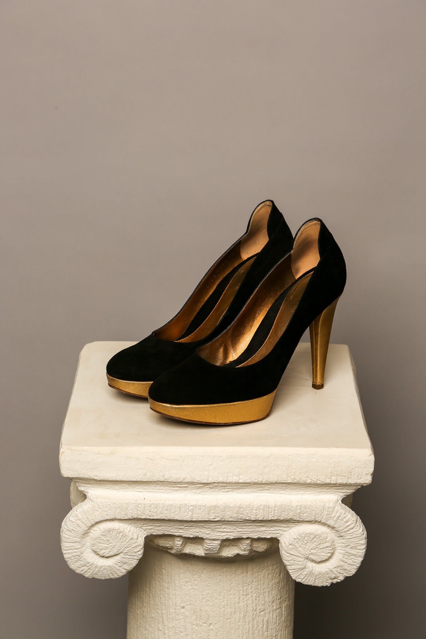 SERGIO ROSSI Suede Leather Pumps