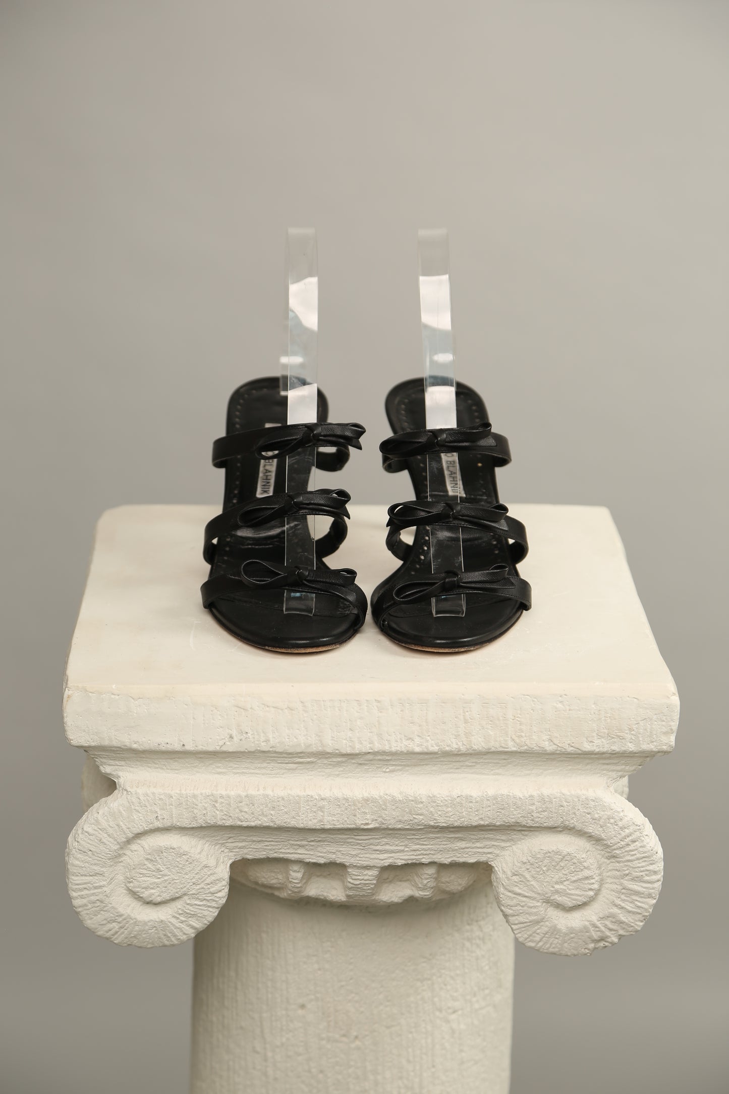 MANOLO BLAHNIK Bow Sandals