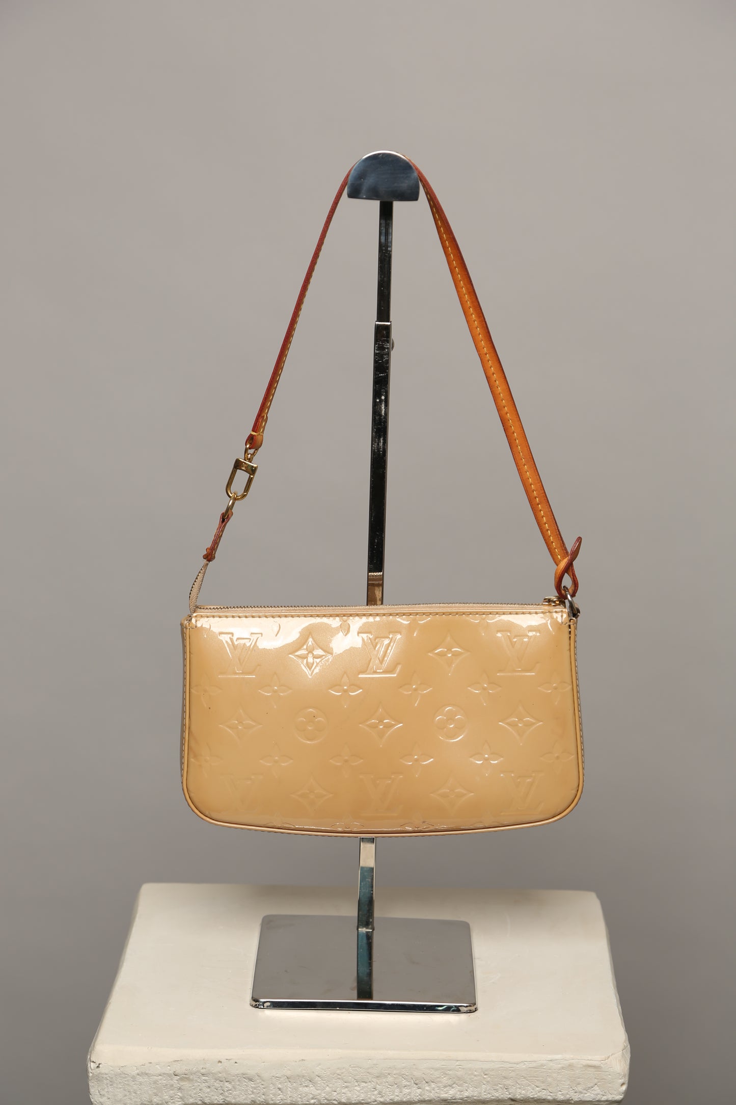 LOUIS VUITTON Vernis Pochette