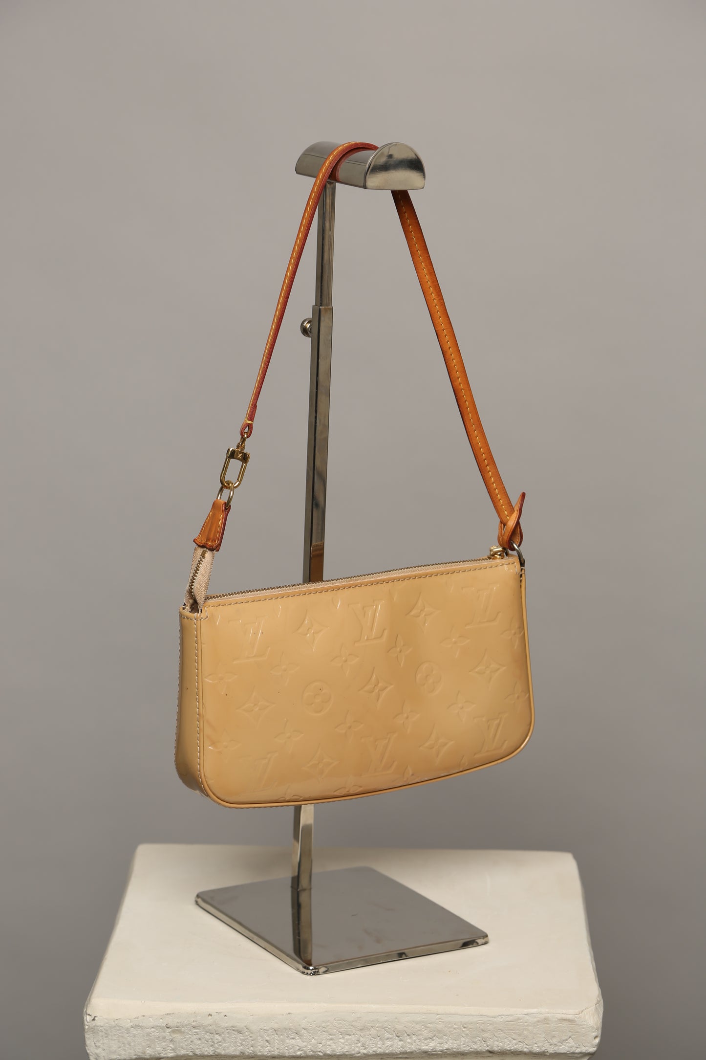 LOUIS VUITTON Vernis Pochette