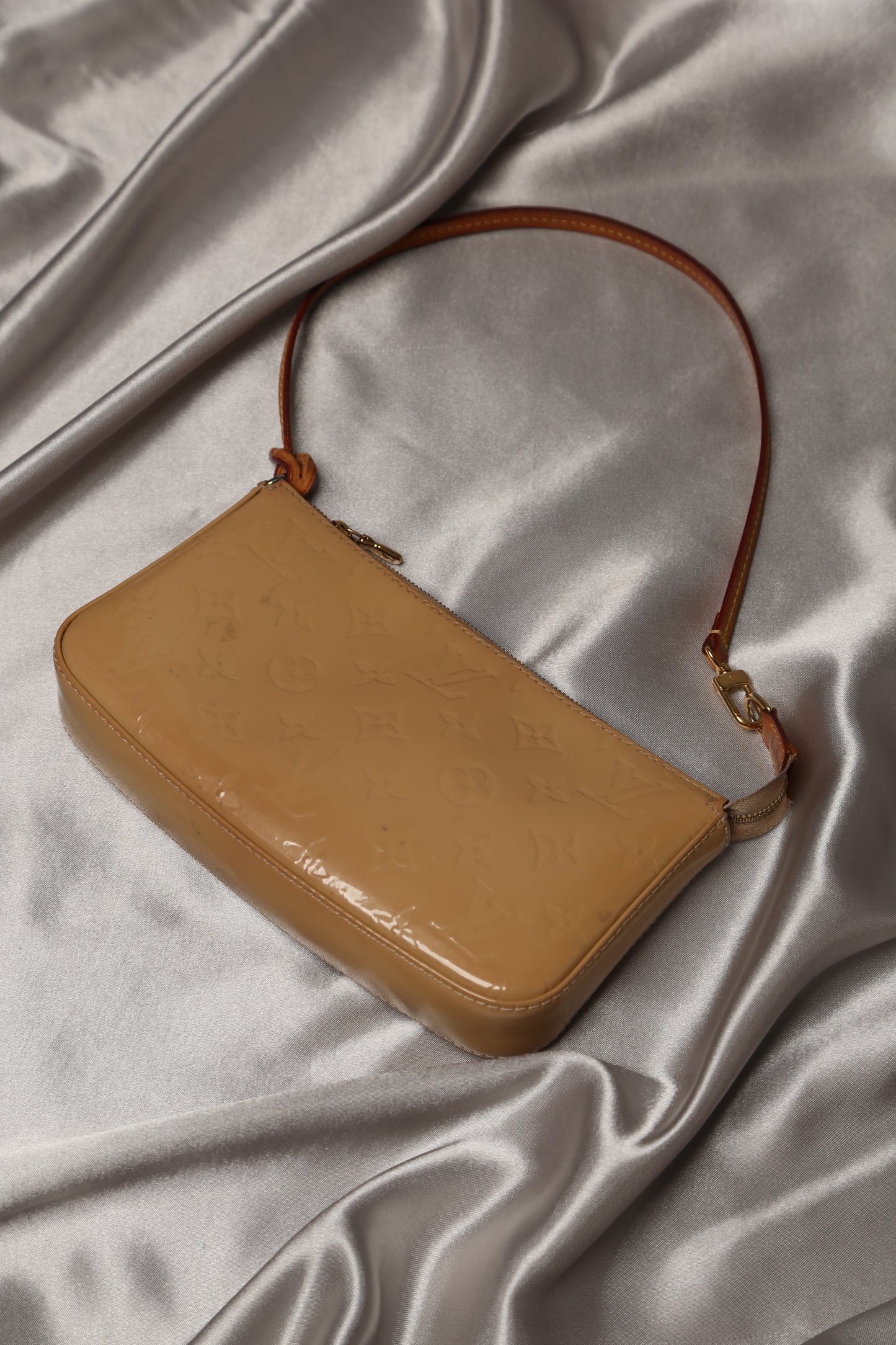 LOUIS VUITTON Vernis Pochette