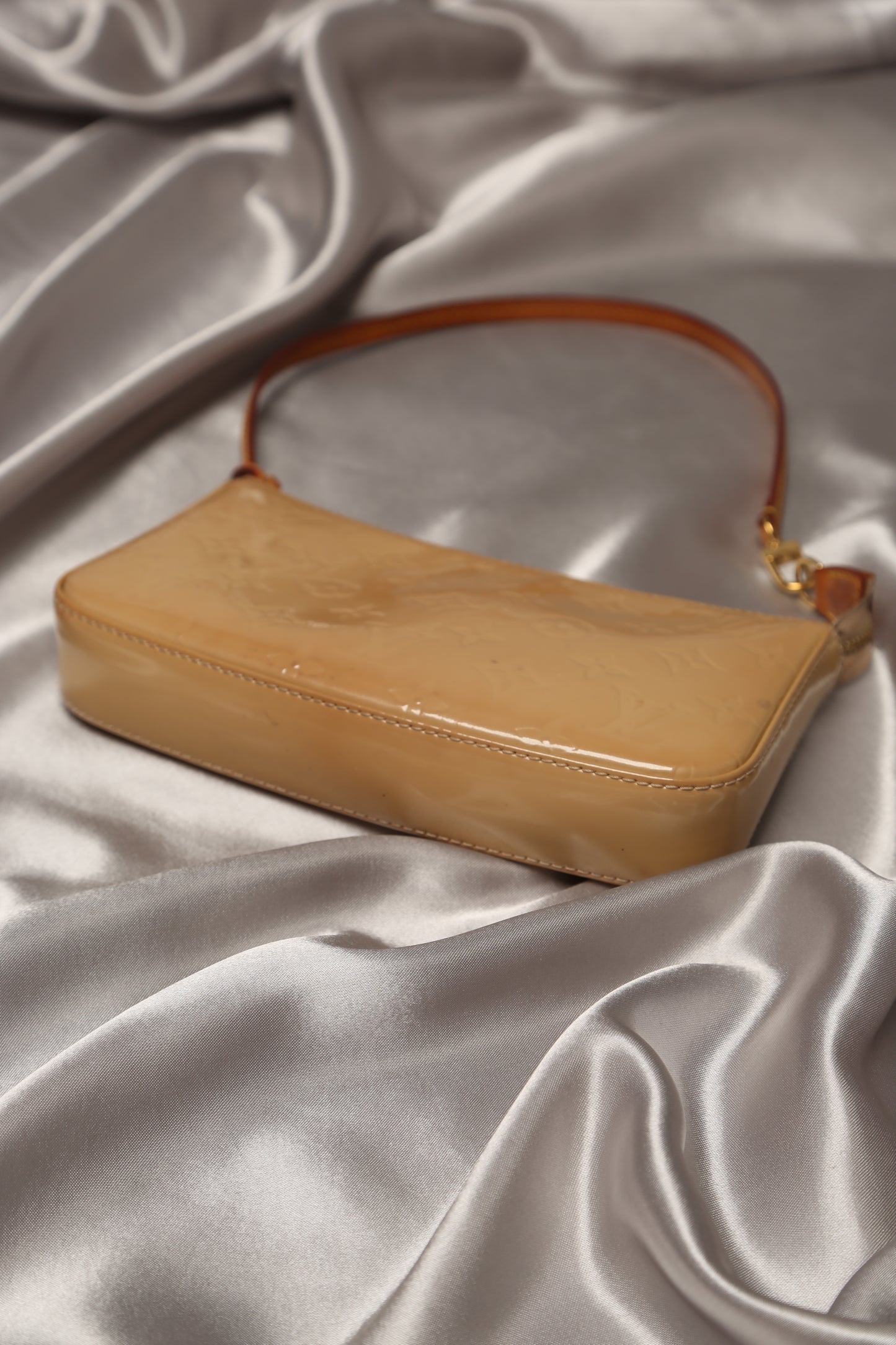 LOUIS VUITTON Vernis Pochette