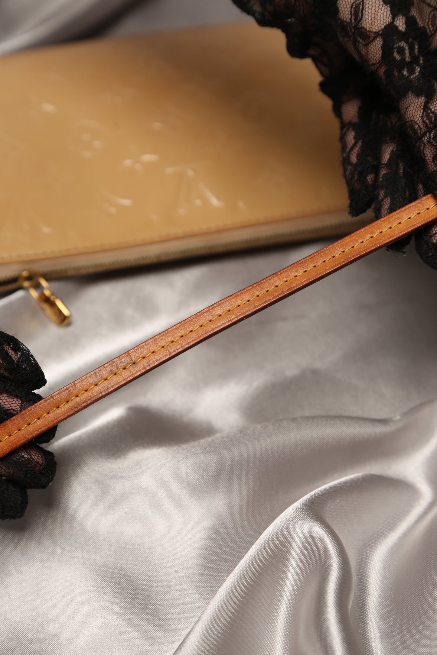 LOUIS VUITTON Vernis Pochette