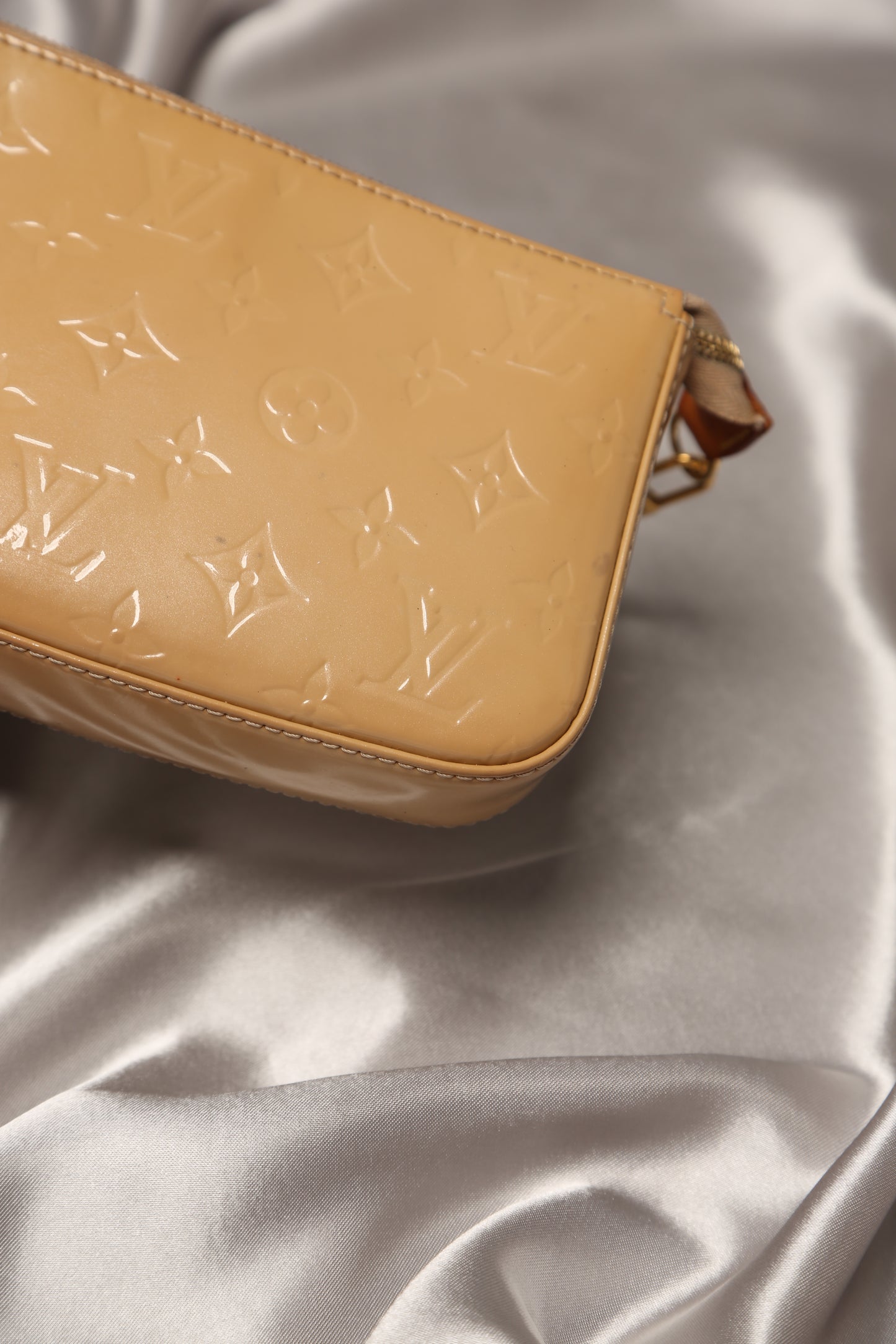 LOUIS VUITTON Vernis Pochette