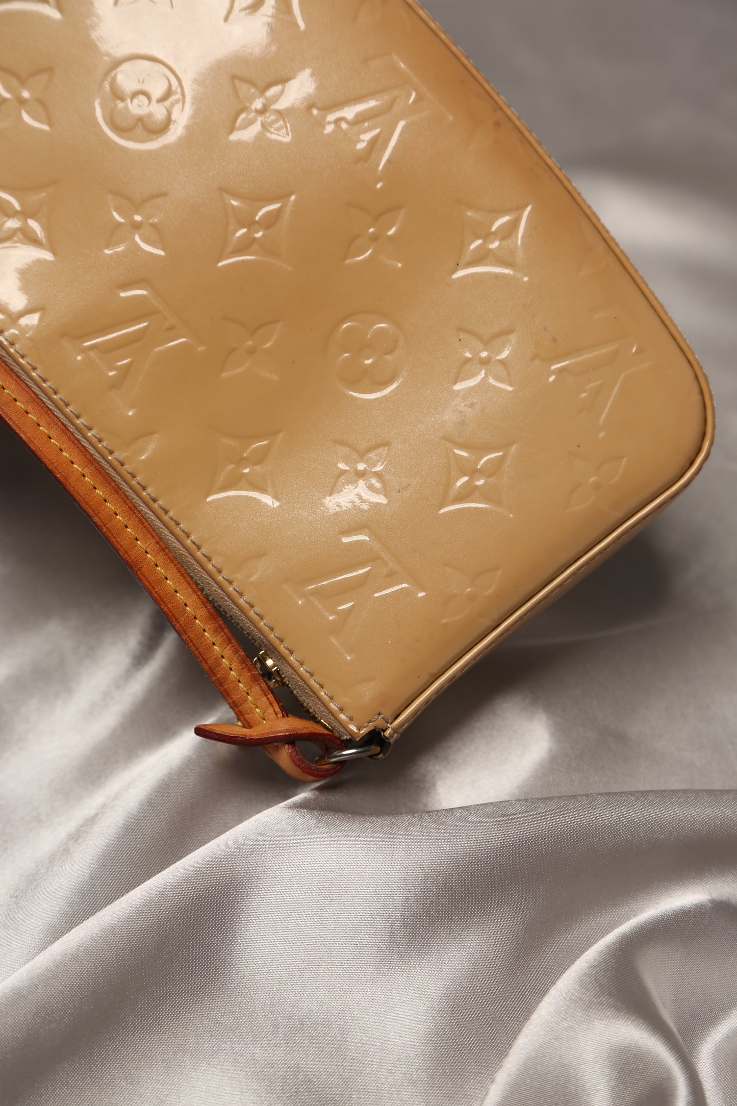 LOUIS VUITTON Vernis Pochette