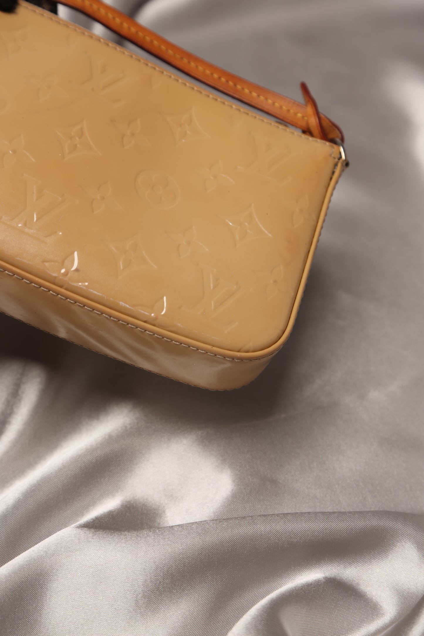 LOUIS VUITTON Vernis Pochette