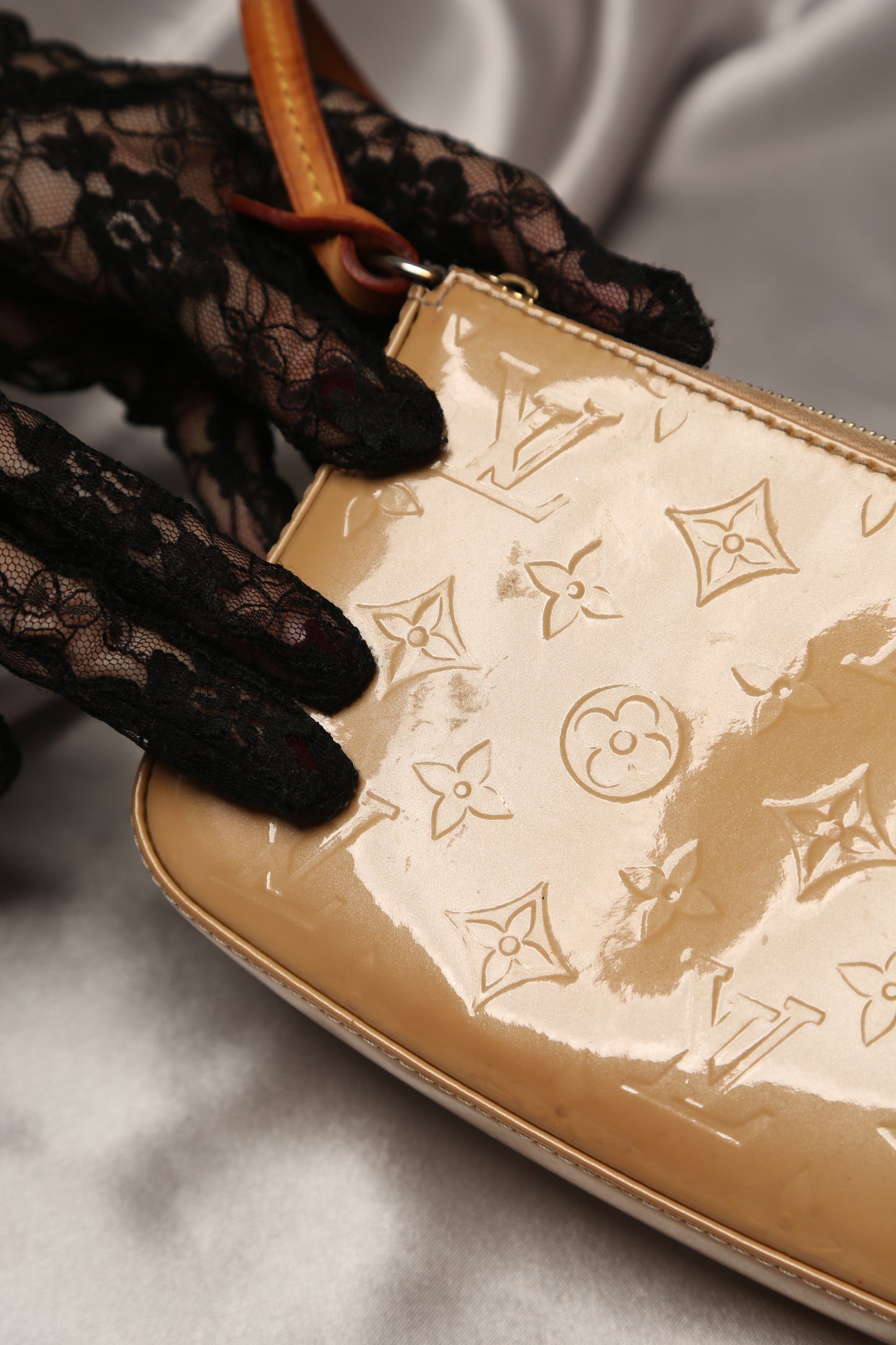 LOUIS VUITTON Vernis Pochette
