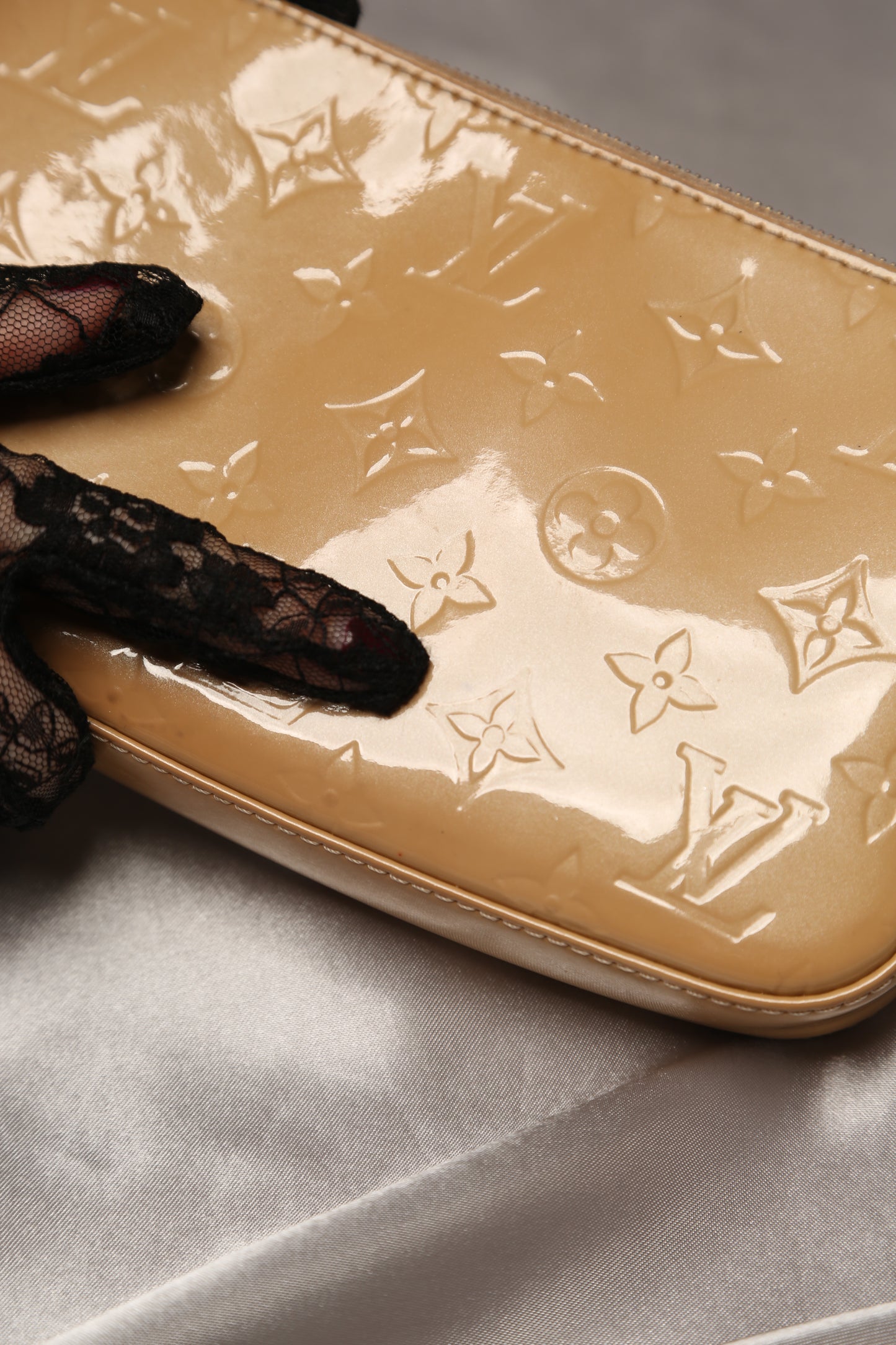 LOUIS VUITTON Vernis Pochette