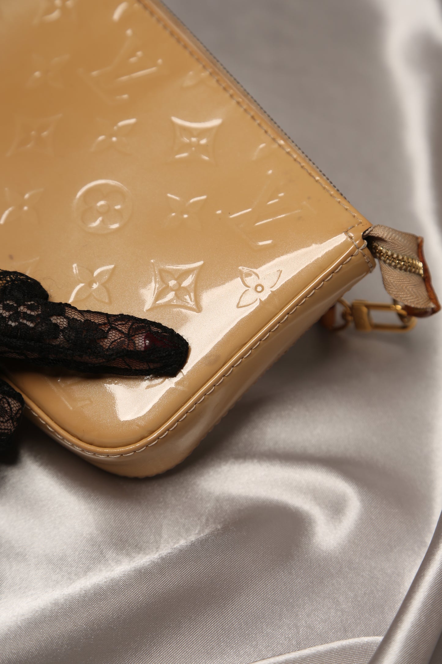 LOUIS VUITTON Vernis Pochette