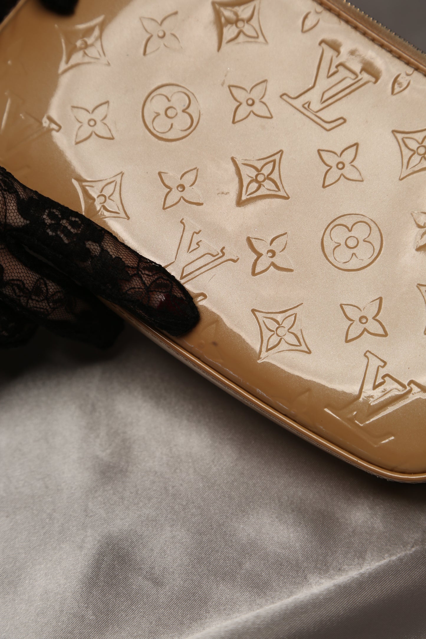 LOUIS VUITTON Vernis Pochette