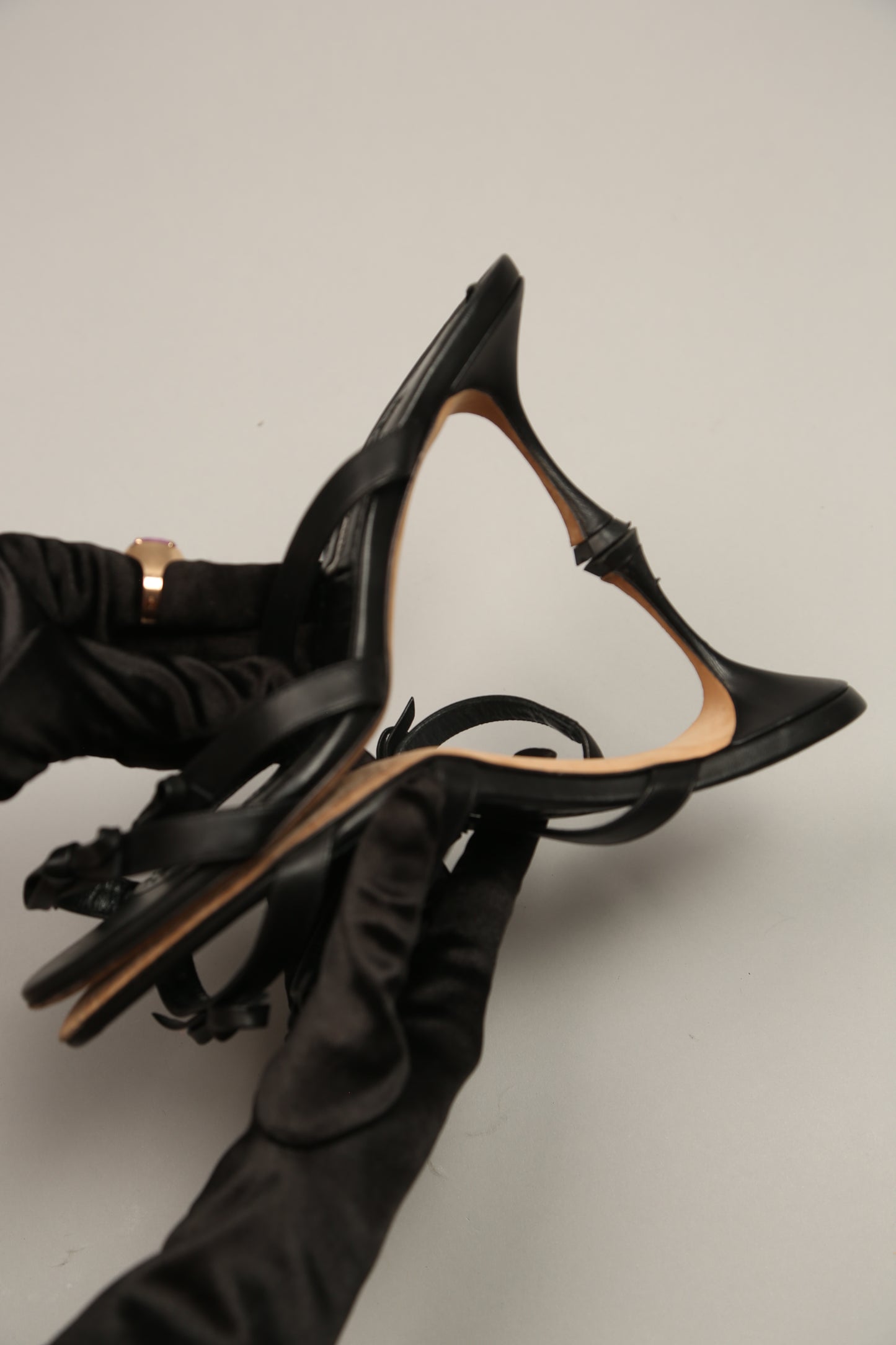 MANOLO BLAHNIK Bow Sandals