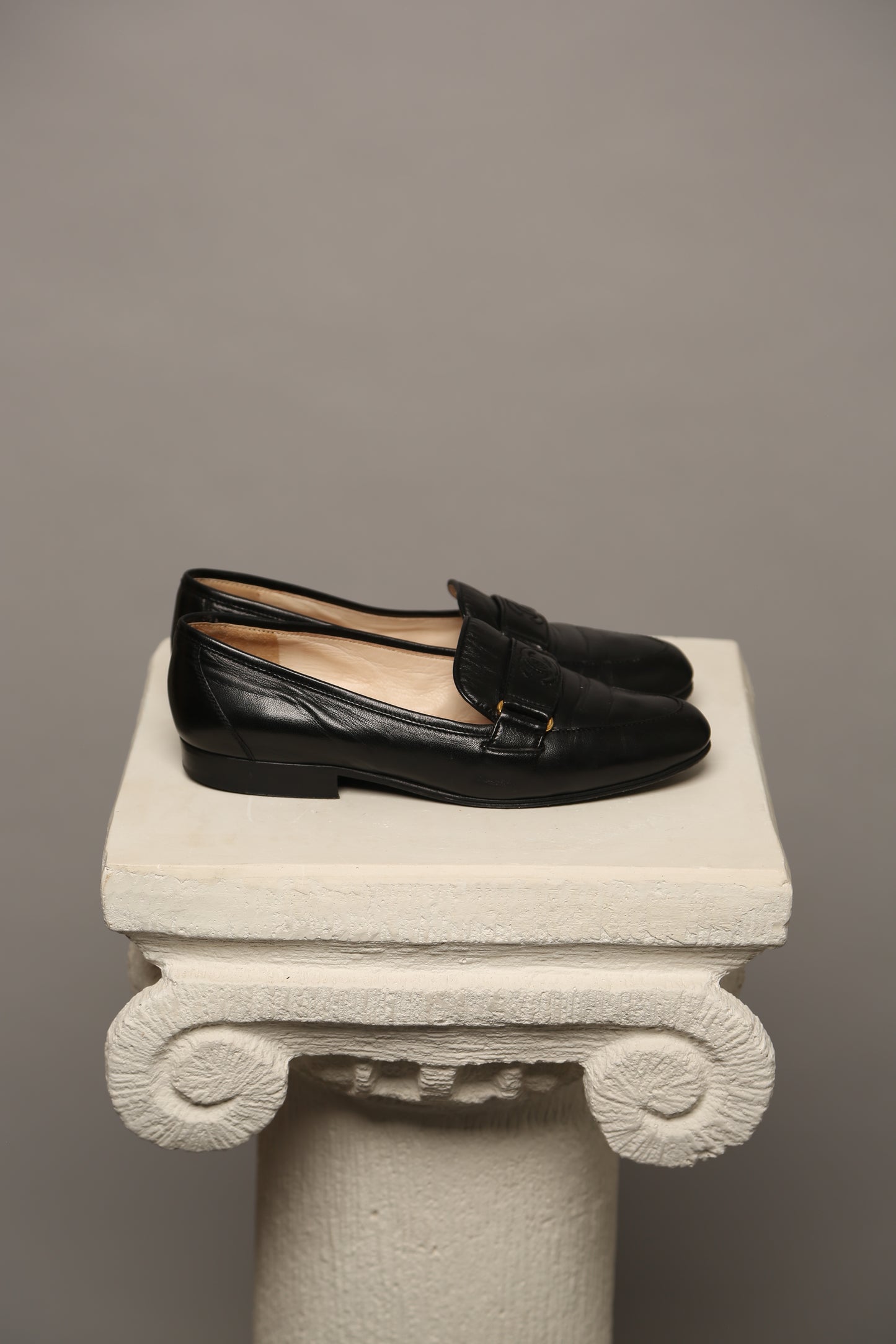 CHANEL CC Loafer
