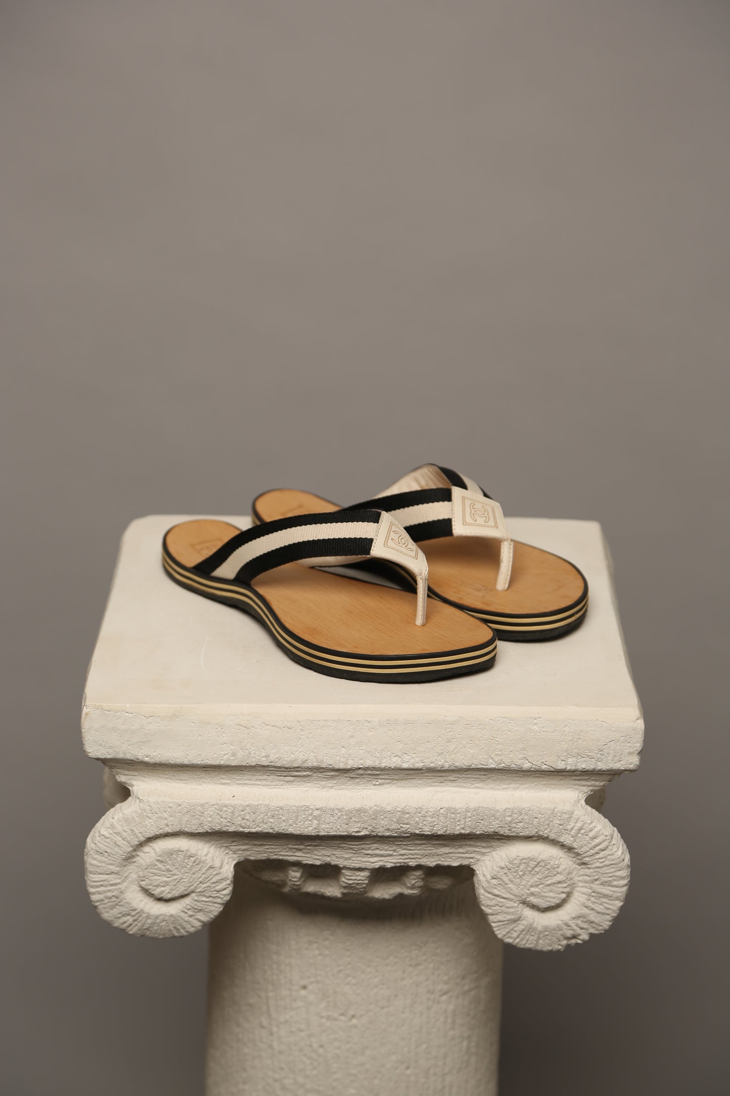 CHANEL CC Tong Sandals