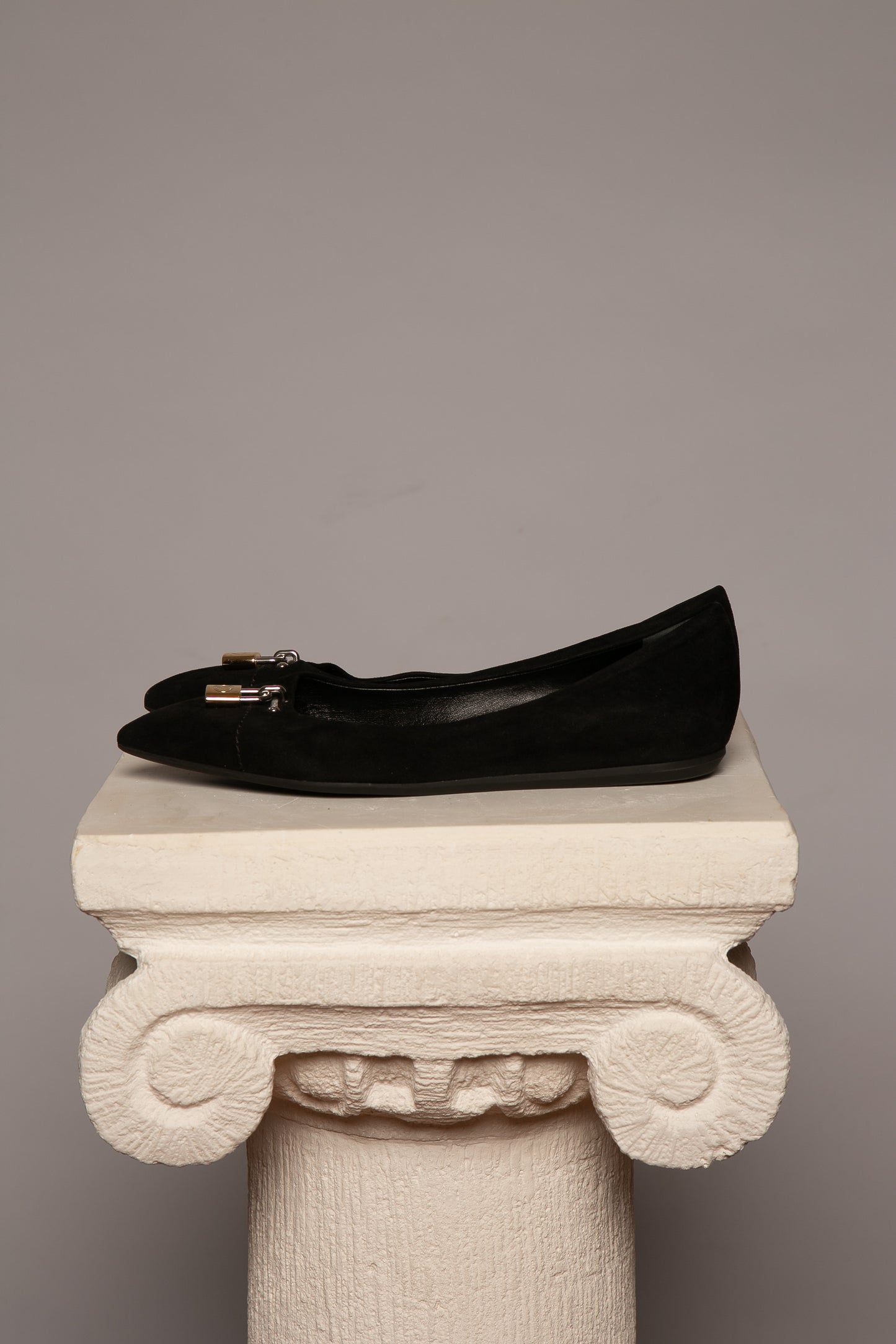 LOUIS VUITTON Flats