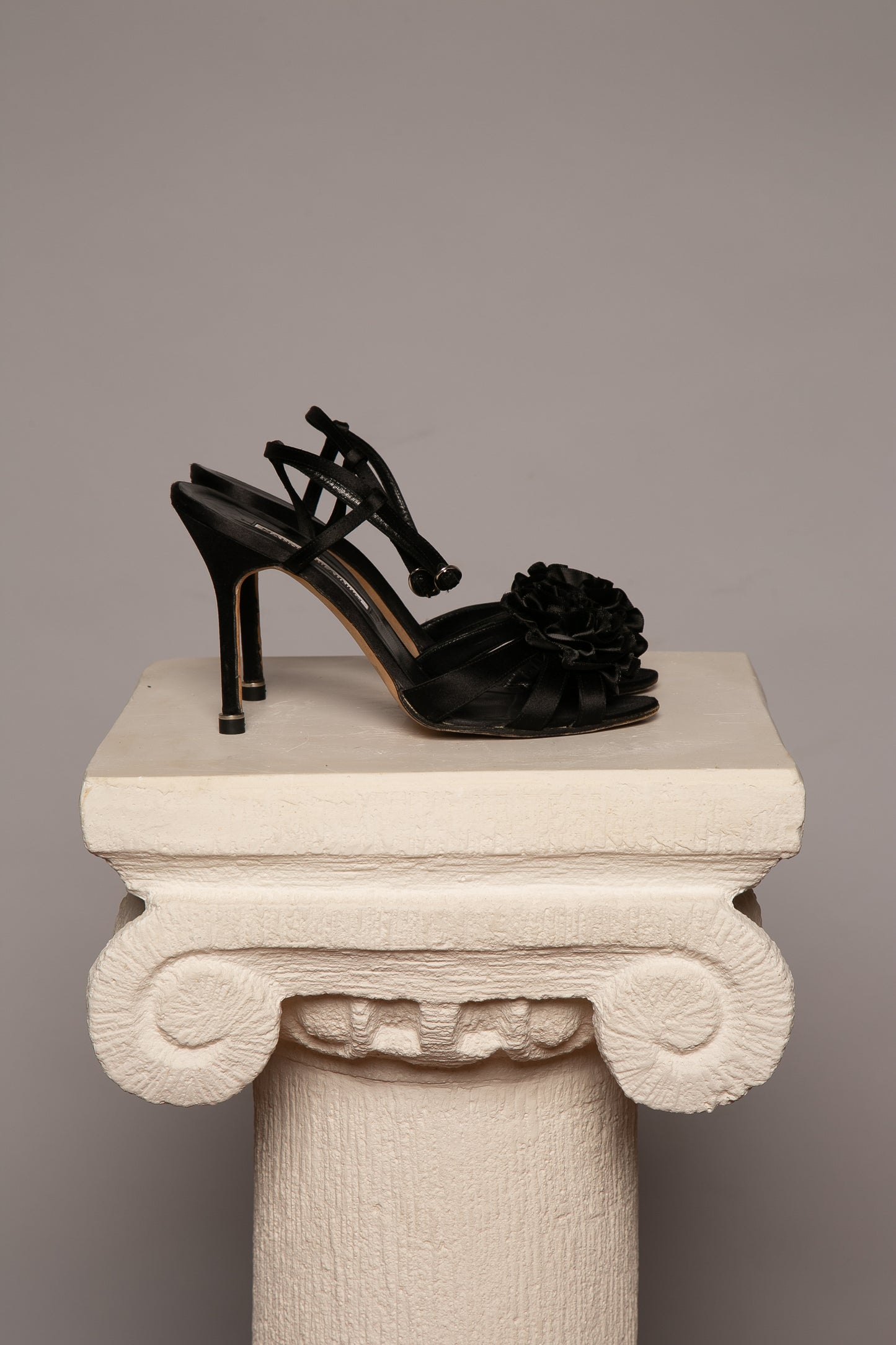 MANOLO BLAHNIK Black Sandals