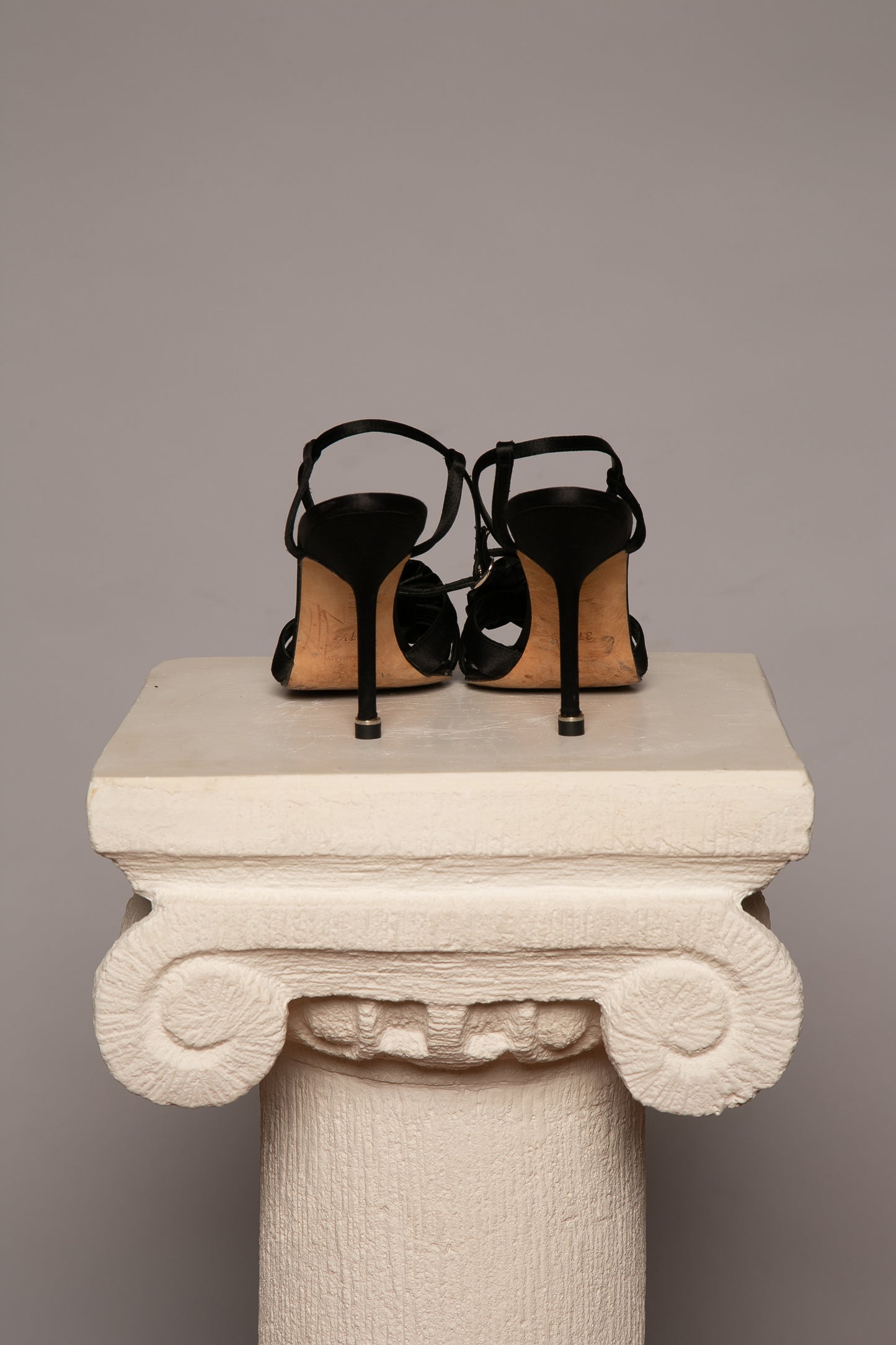 MANOLO BLAHNIK Black Sandals