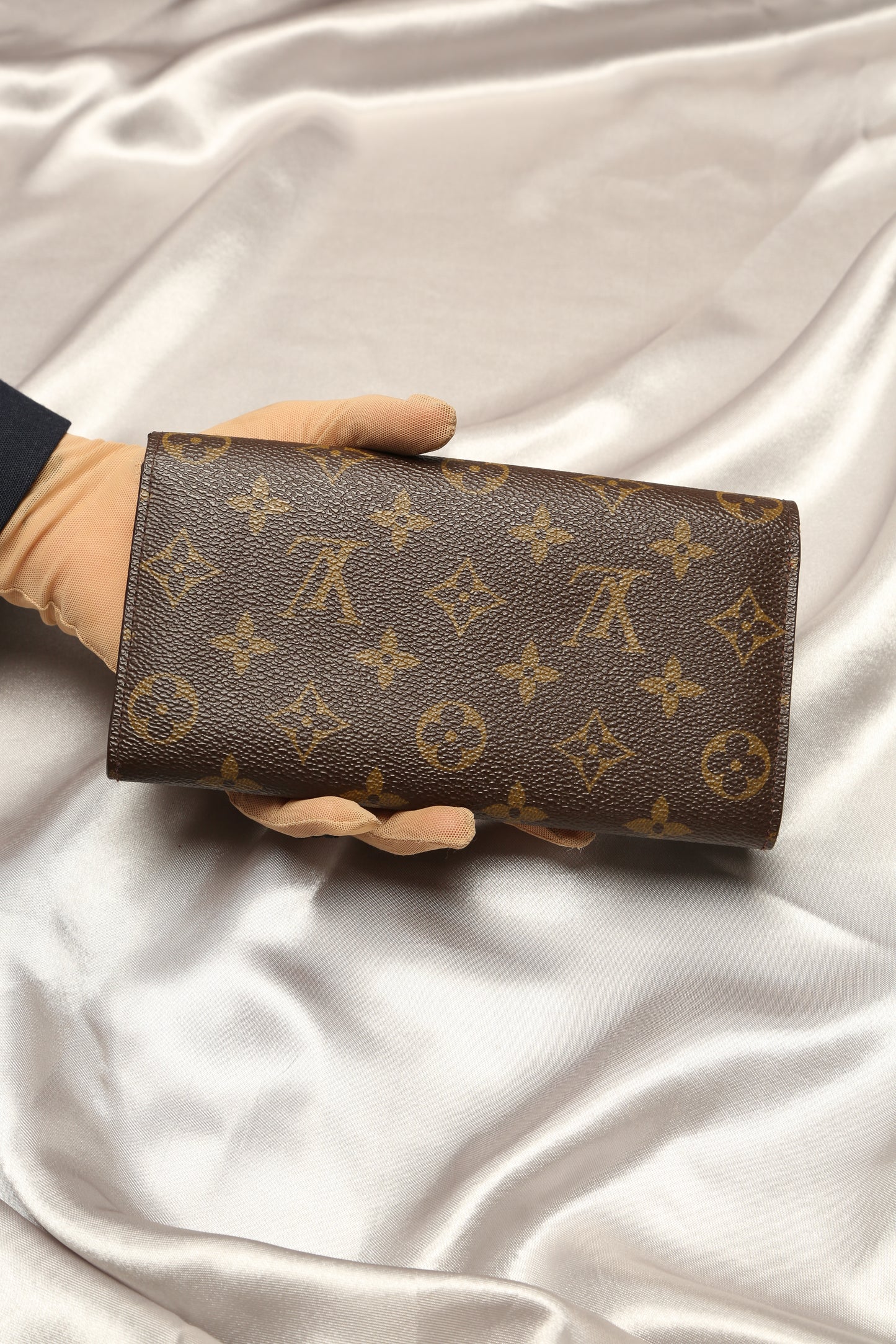 LOUIS VUITTON Monogram Sarah Wallet