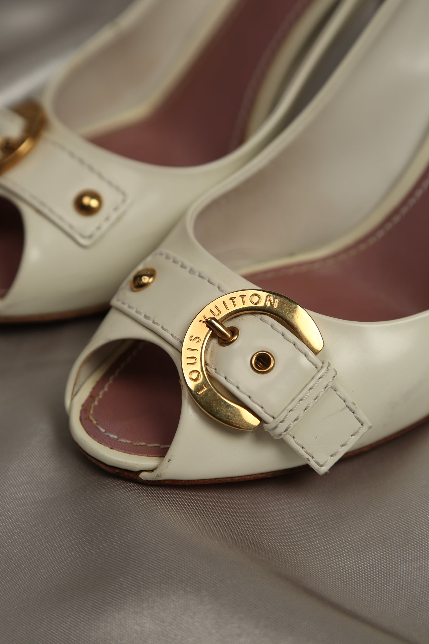 Rare LOUIS VUITTON White Pumps