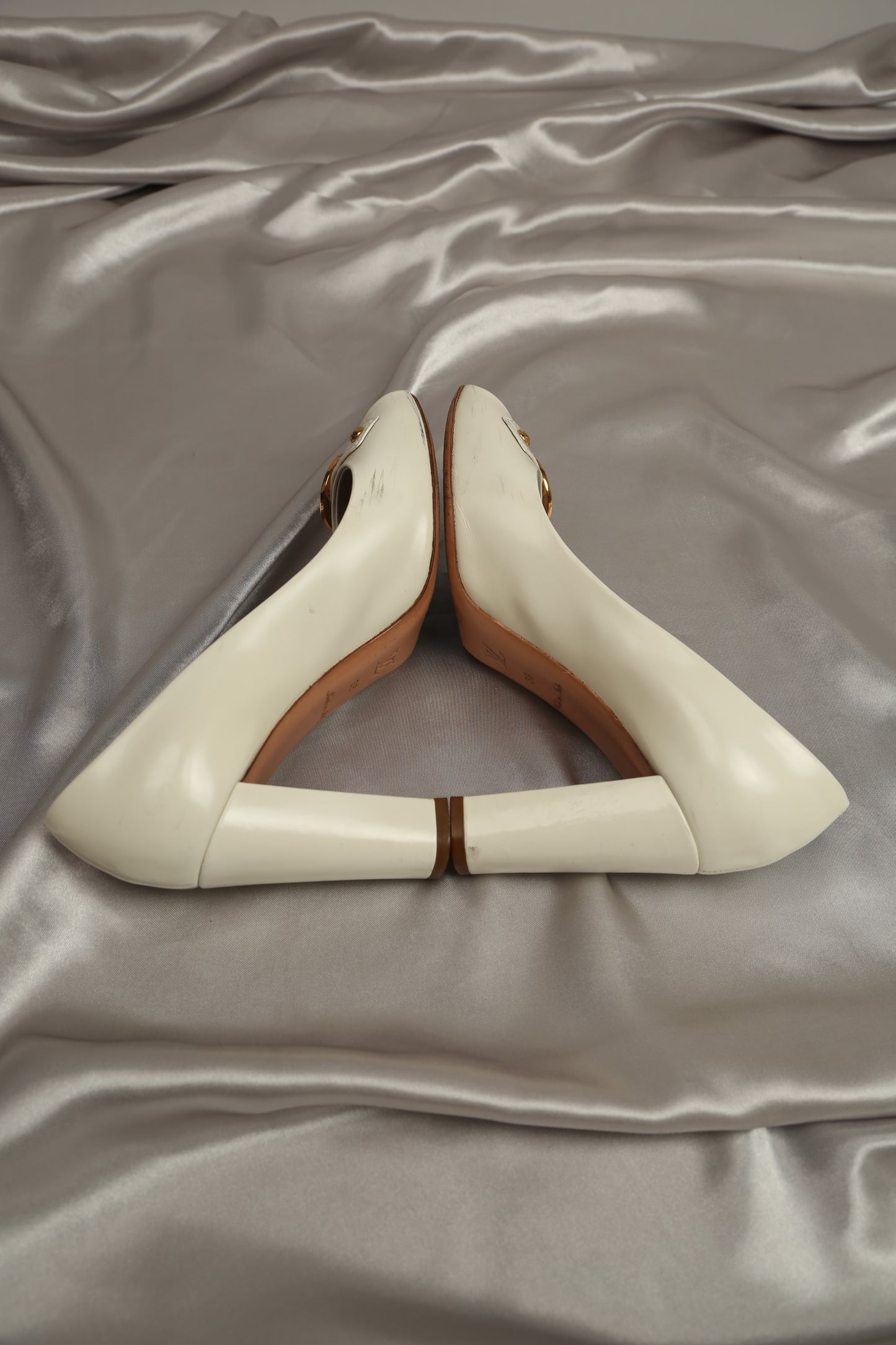 Rare LOUIS VUITTON White Pumps