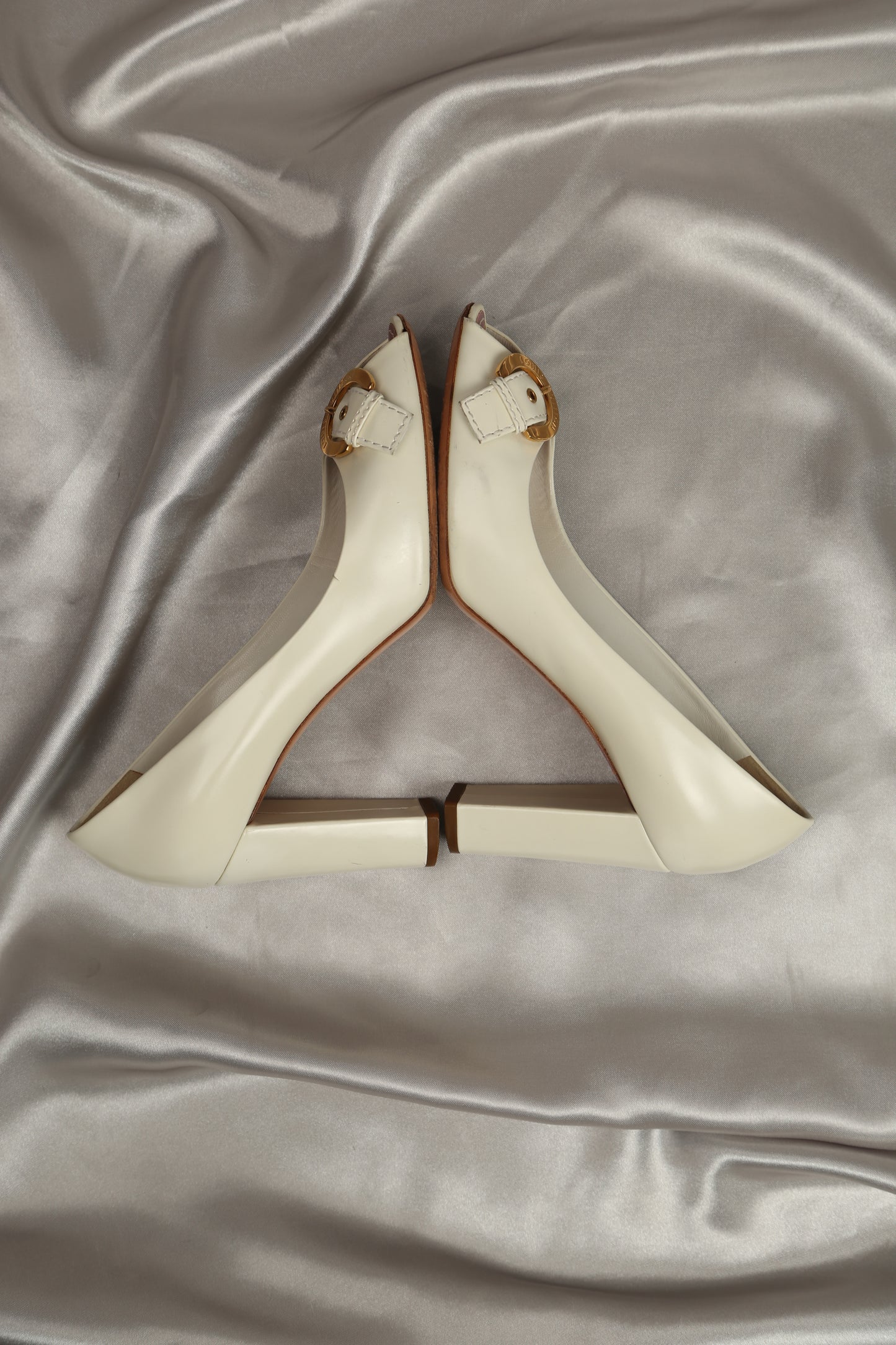 Rare LOUIS VUITTON White Pumps