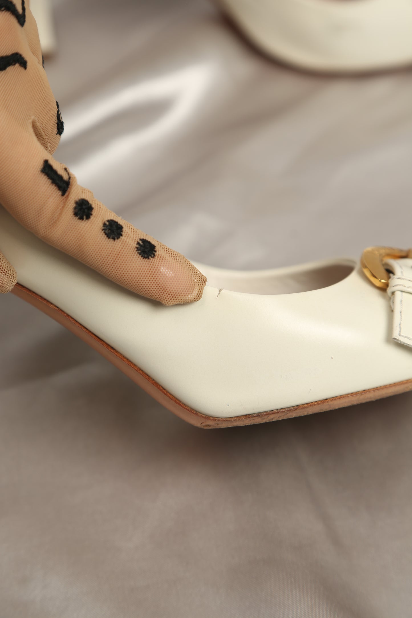 Rare LOUIS VUITTON White Pumps