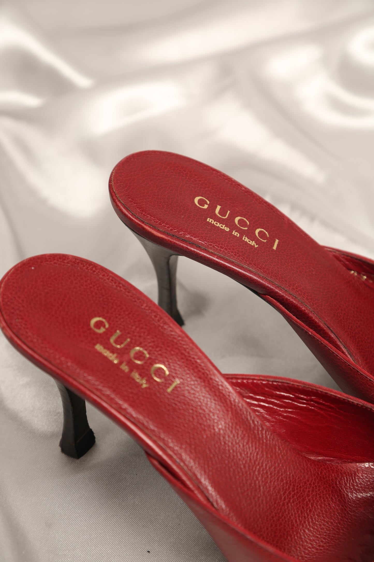 Extremely Rare GUCCI Burgundy Mules