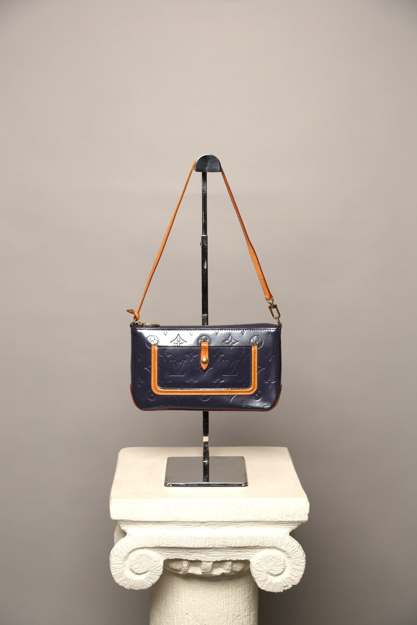 LOUIS VUITTON Mallory Vernis Pochette