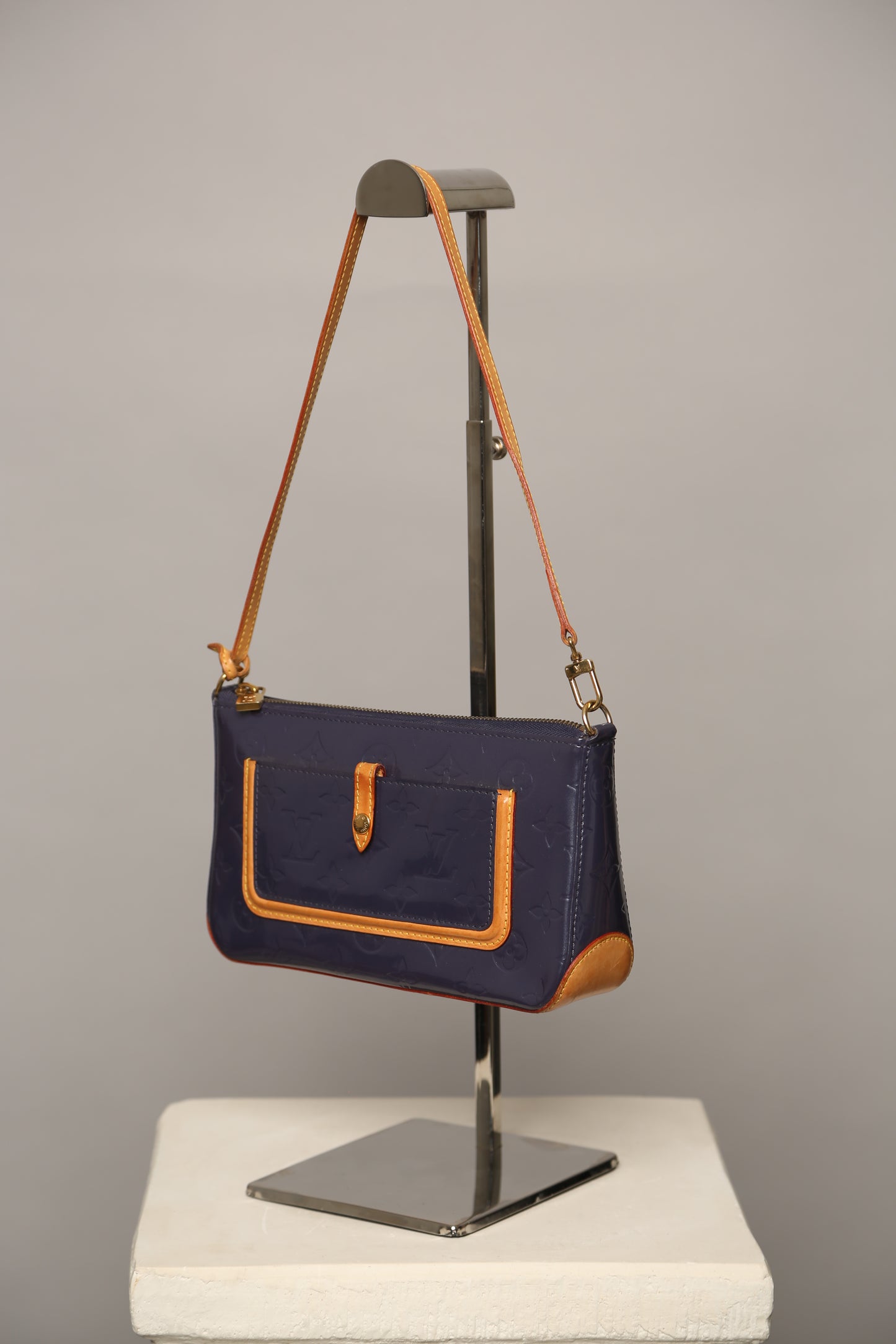 LOUIS VUITTON Mallory Vernis Pochette