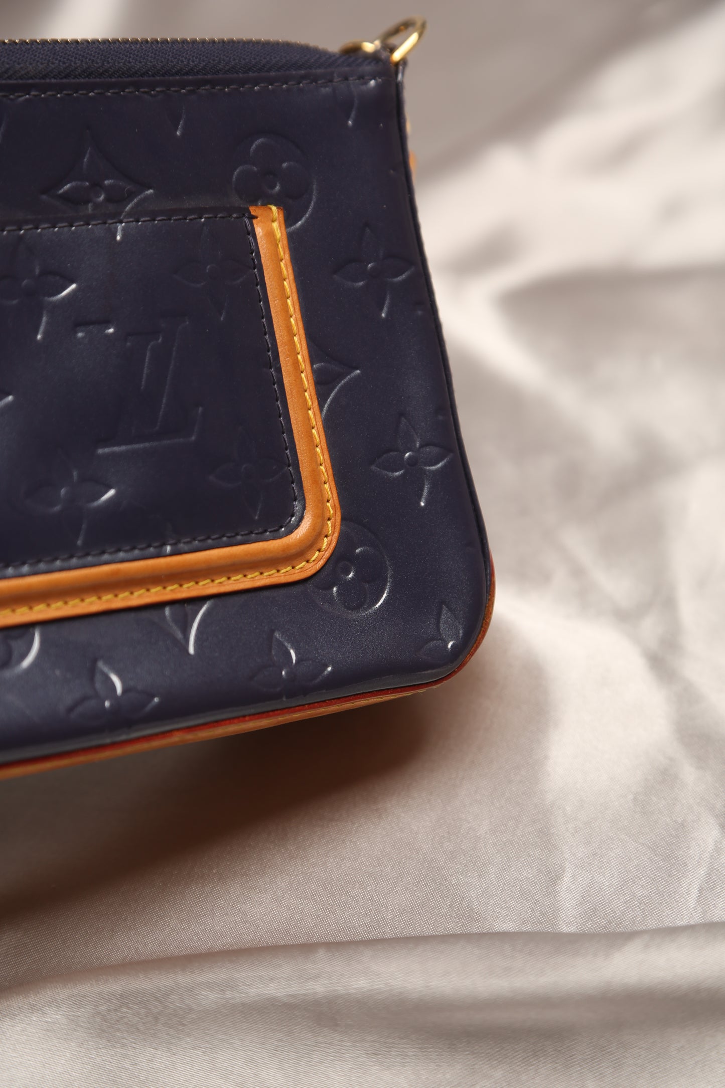 LOUIS VUITTON Mallory Vernis Pochette