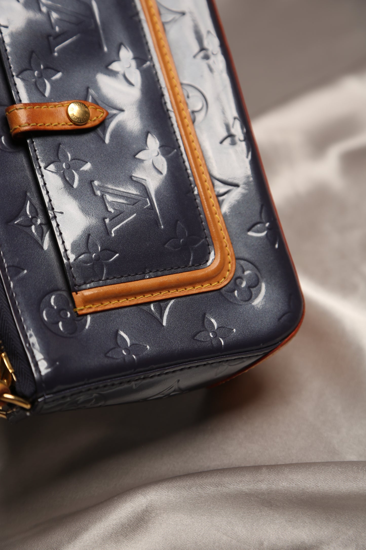 LOUIS VUITTON Mallory Vernis Pochette