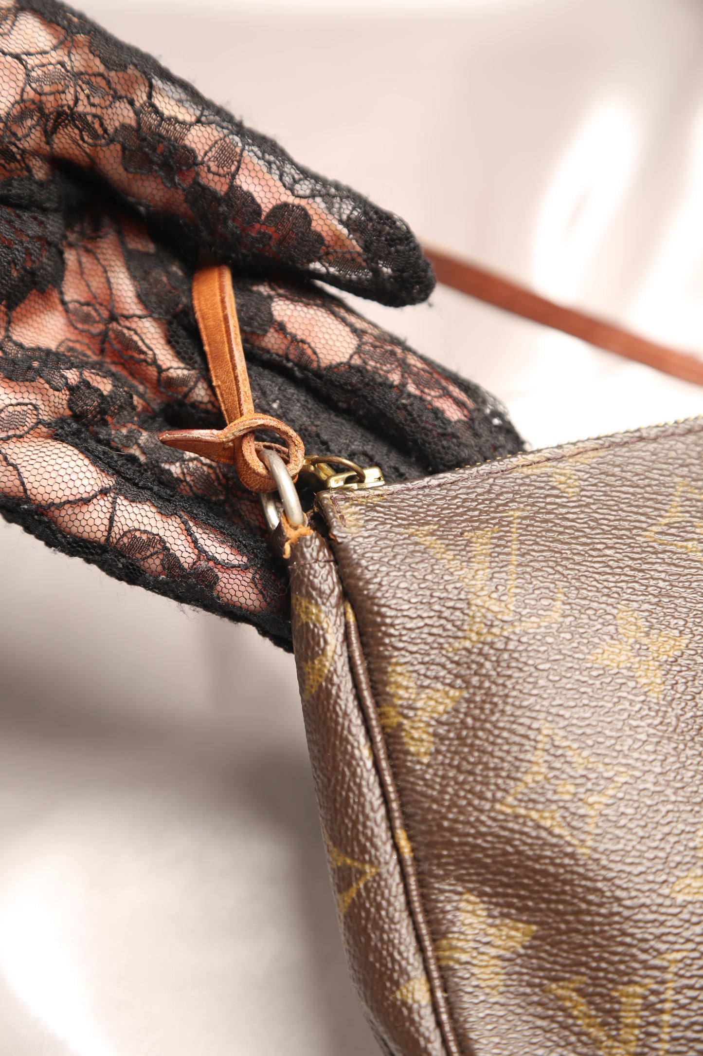 LOUIS VUITTON Pochette
