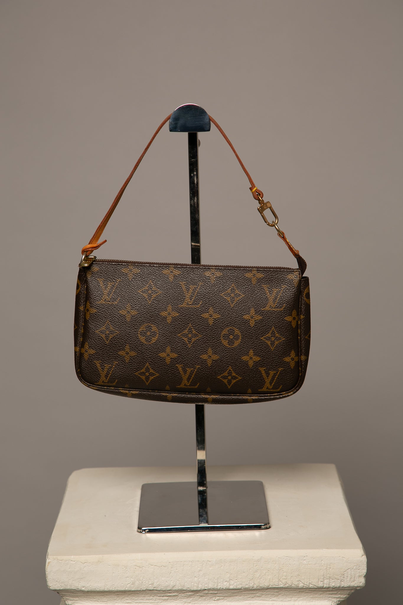 LOUIS VUITTON Monogram Pochette