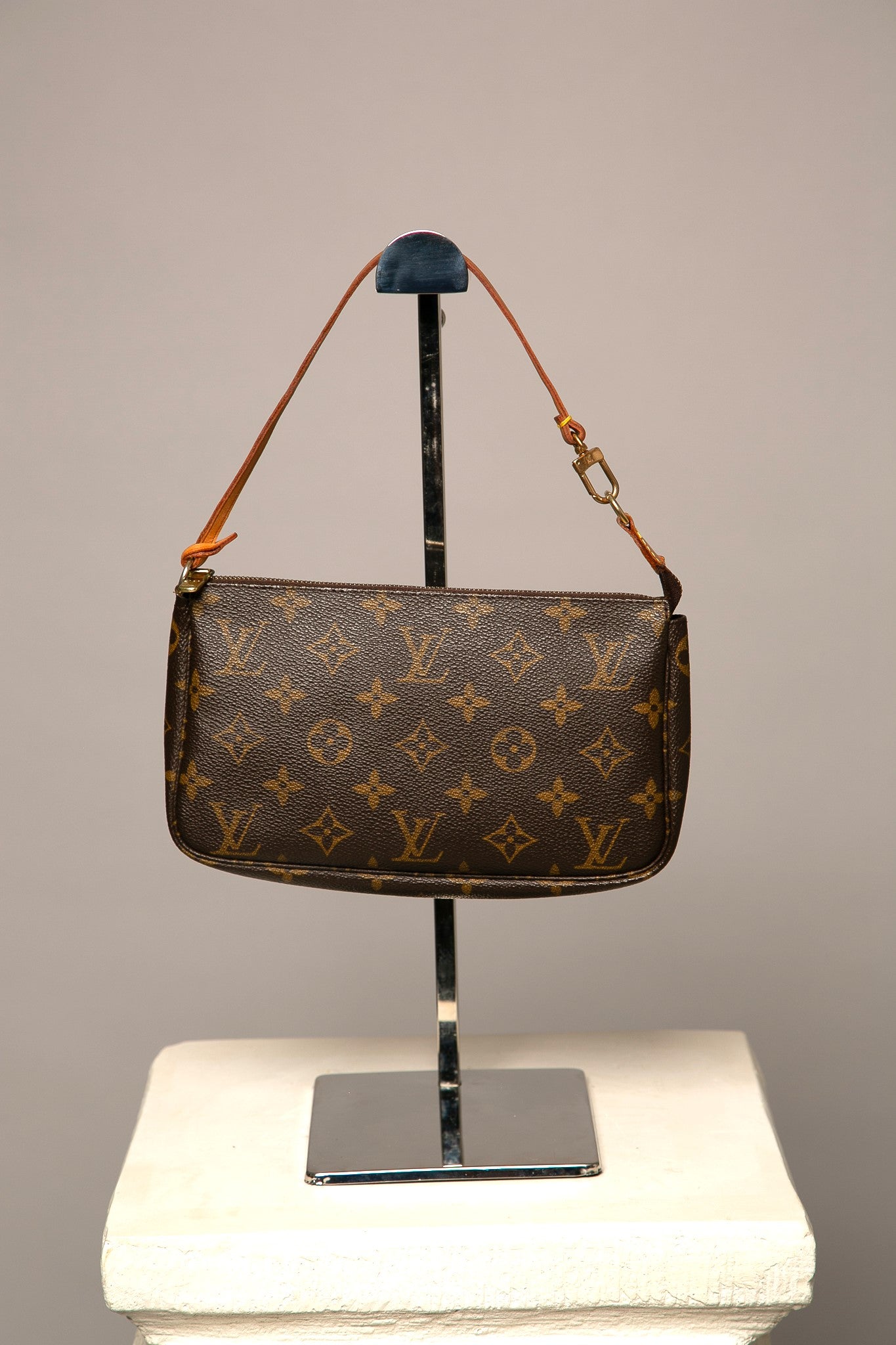 LOUIS VUITTON Monogram Pochette