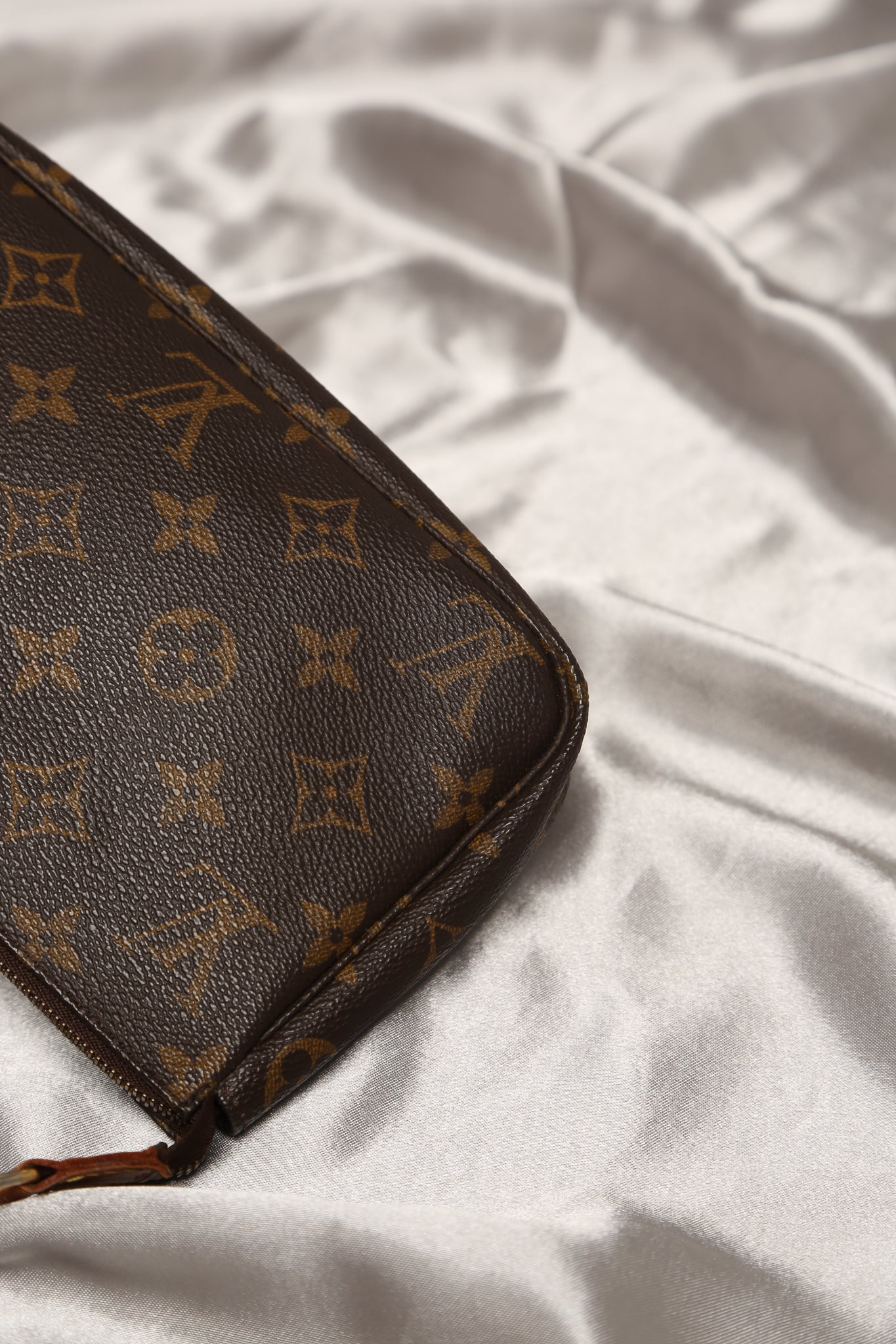 LOUIS VUITTON Monogram Pochette