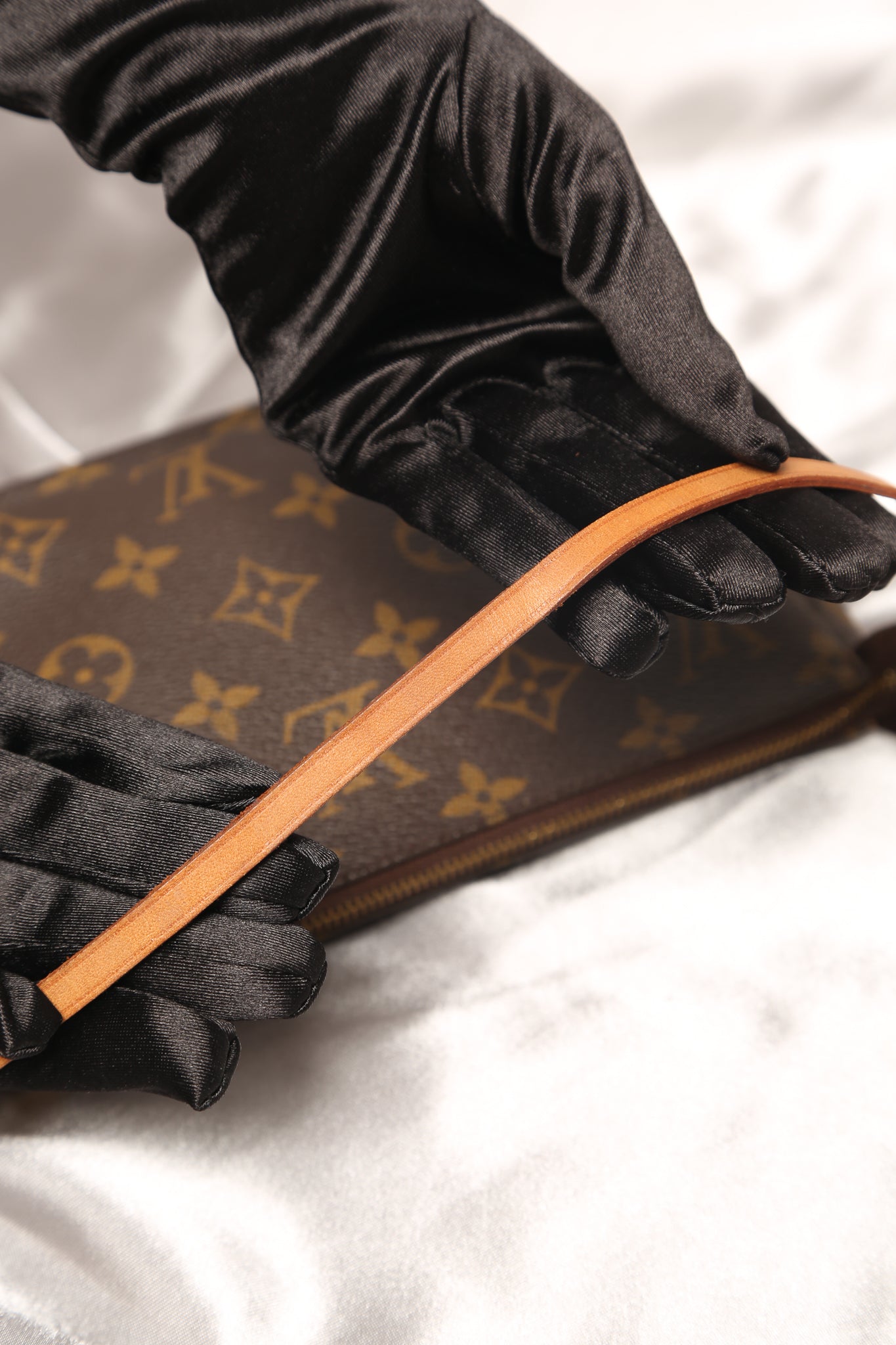 LOUIS VUITTON Monogram Pochette