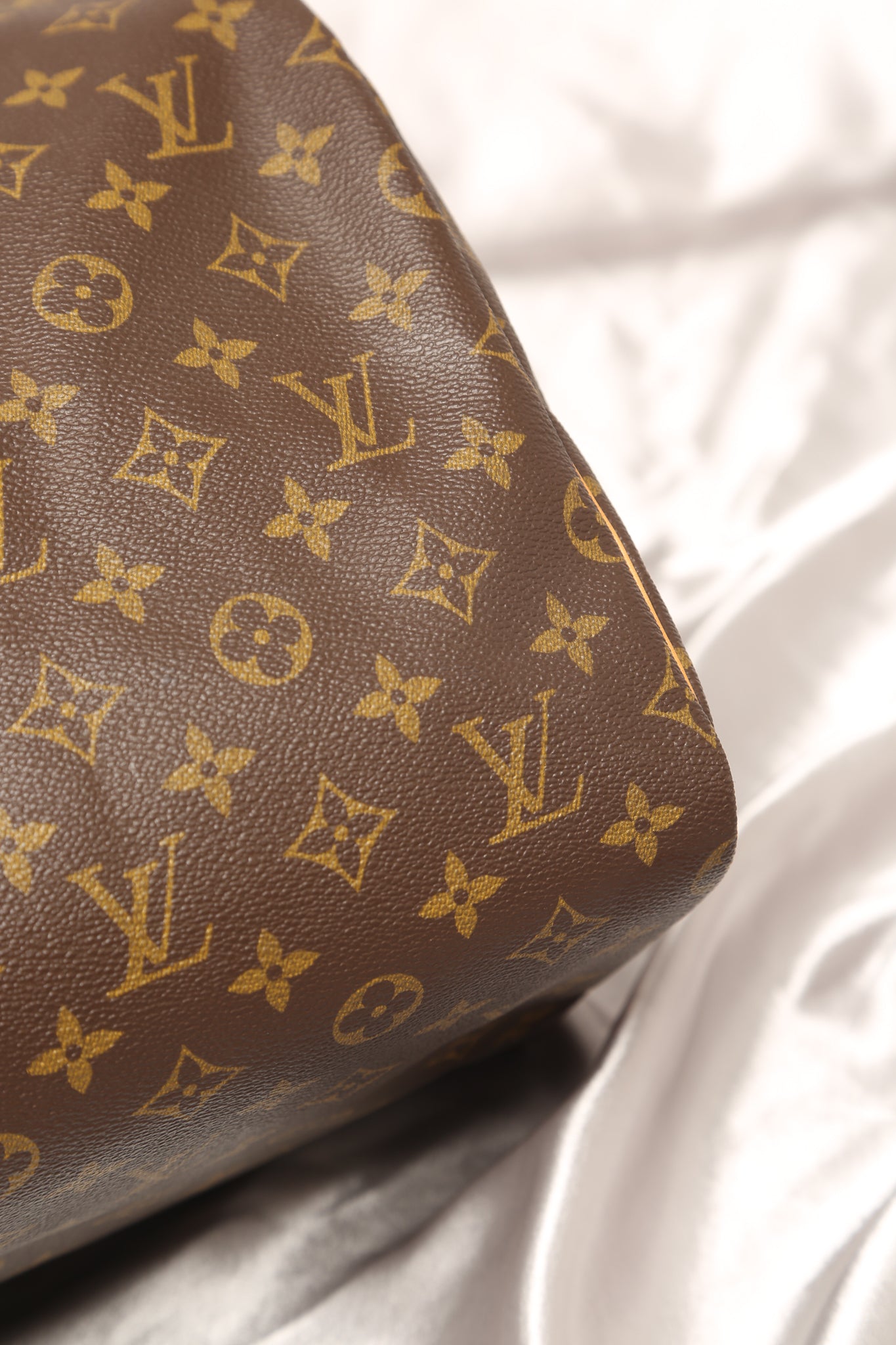 LOUIS VUITTON Monogram Speedy 40