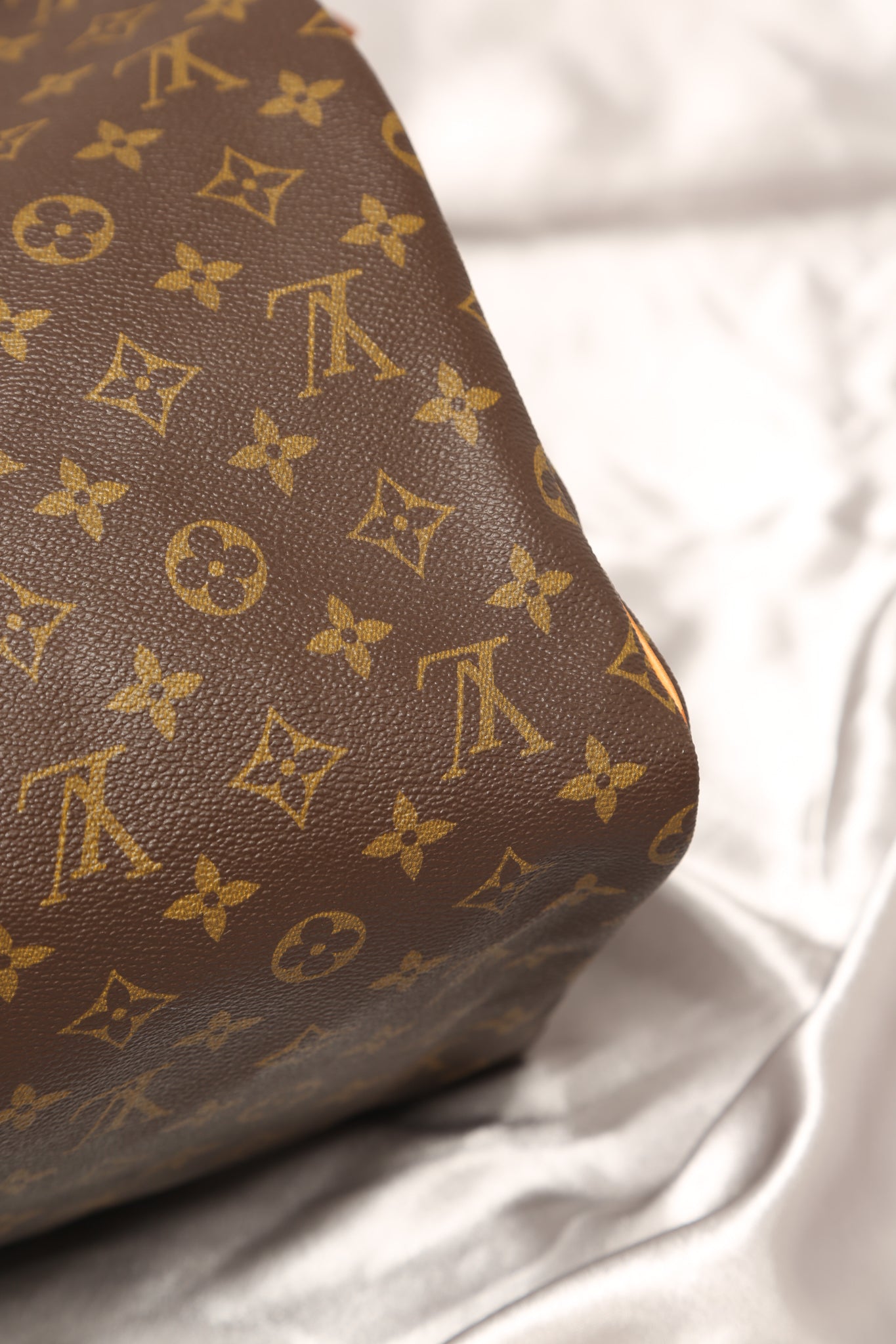 LOUIS VUITTON Monogram Speedy 40