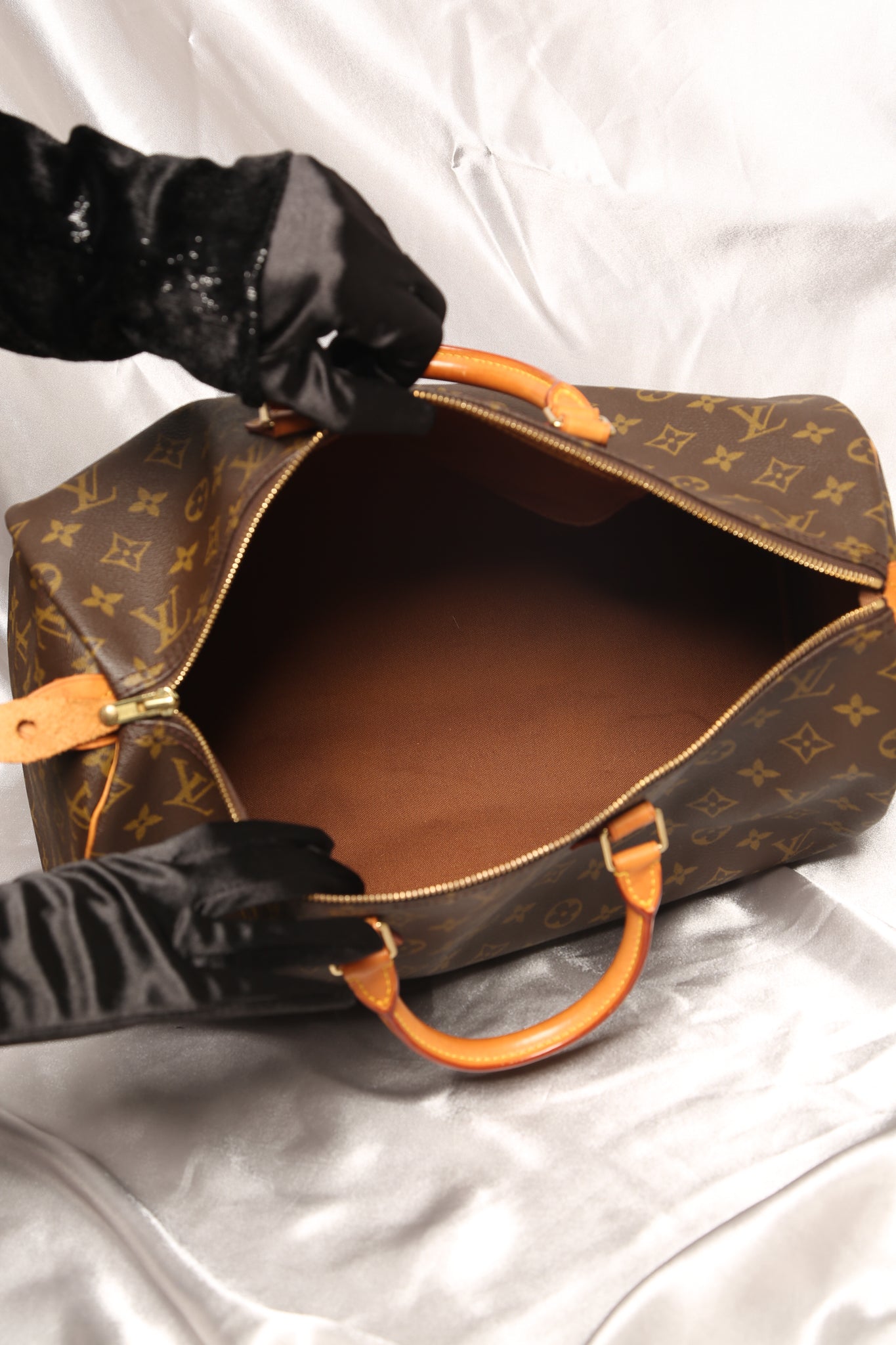 LOUIS VUITTON Monogram Speedy 40