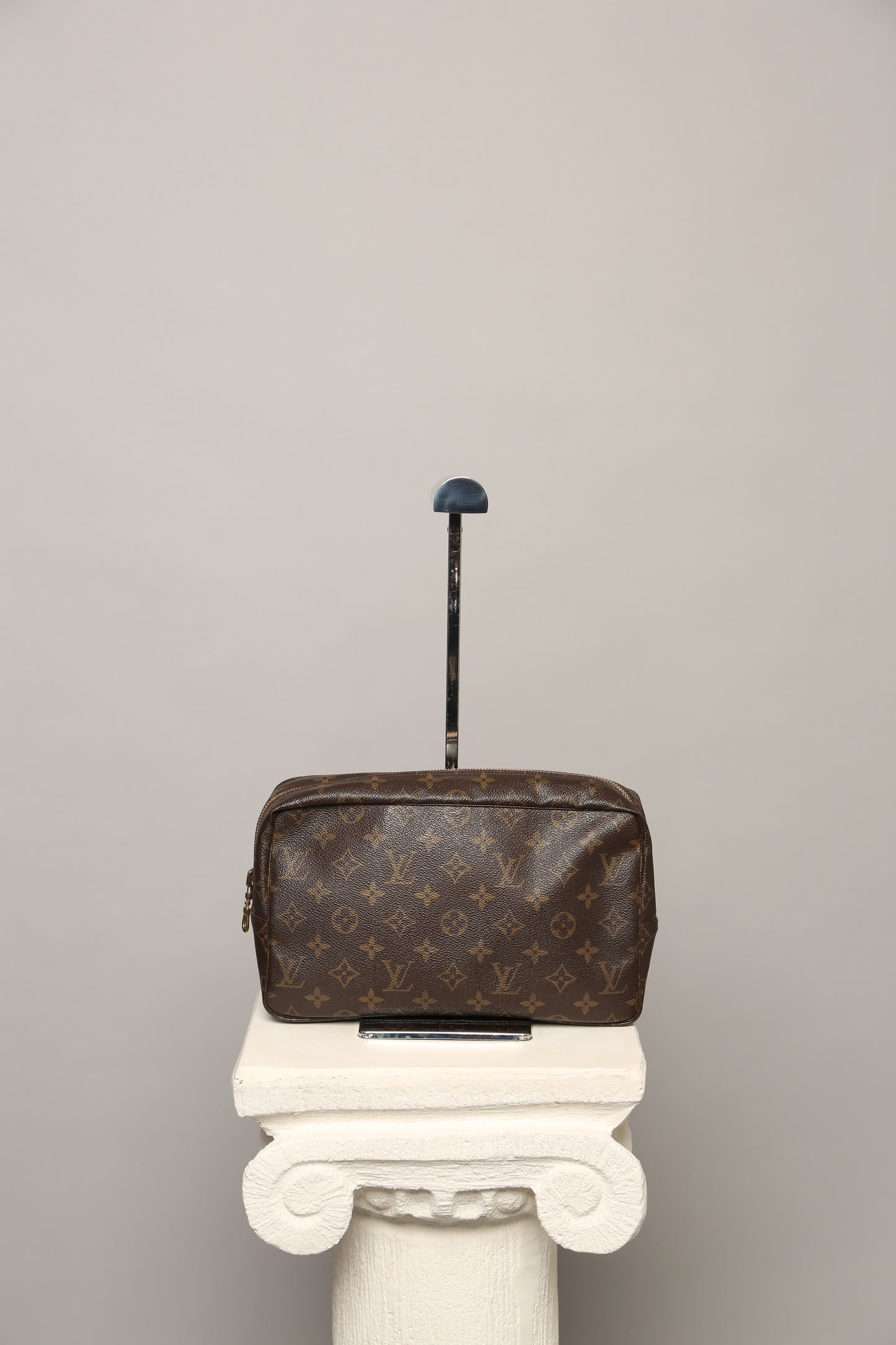 LOUIS VUITTON Monogram Toiletry Bag 28