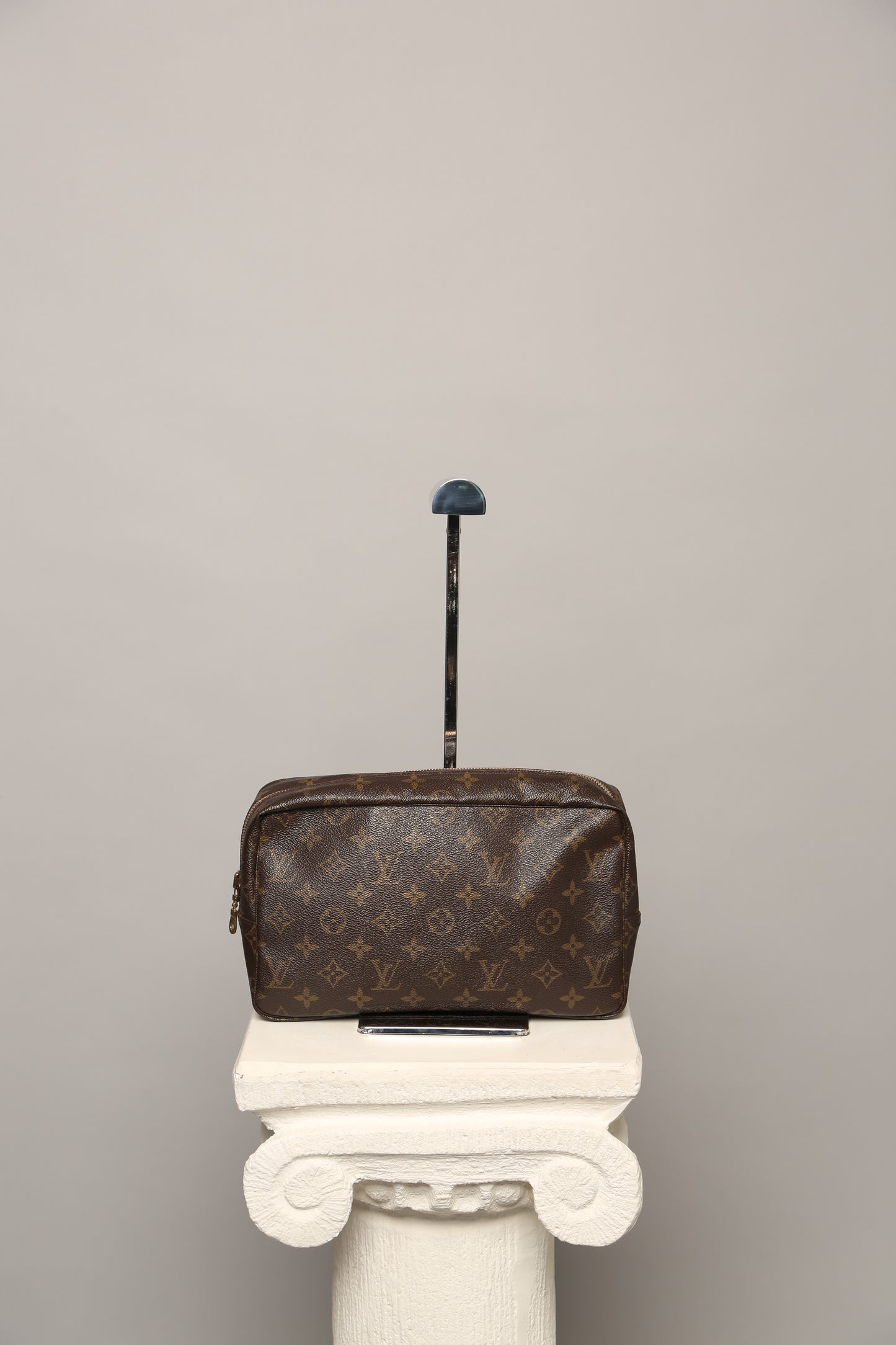 LOUIS VUITTON Monogram Toiletry Bag 28