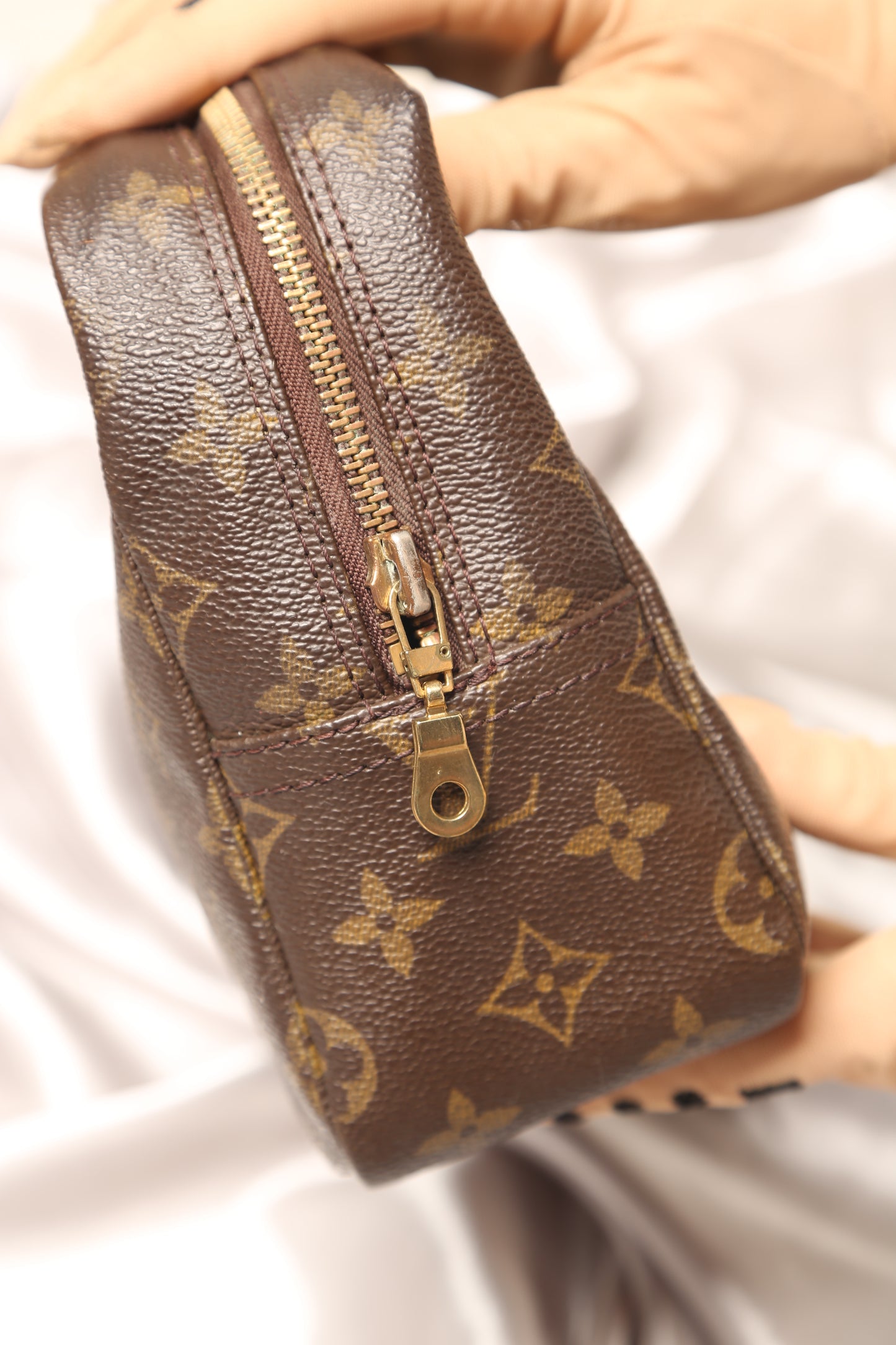 LOUIS VUITTON Monogram Toiletry Bag 28