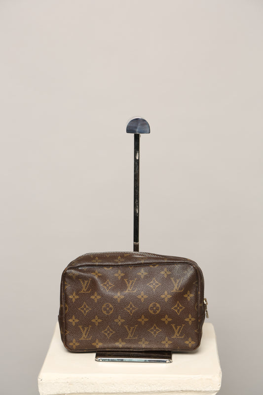 LOUIS VUITTON Monogram Toiletry Bag 28