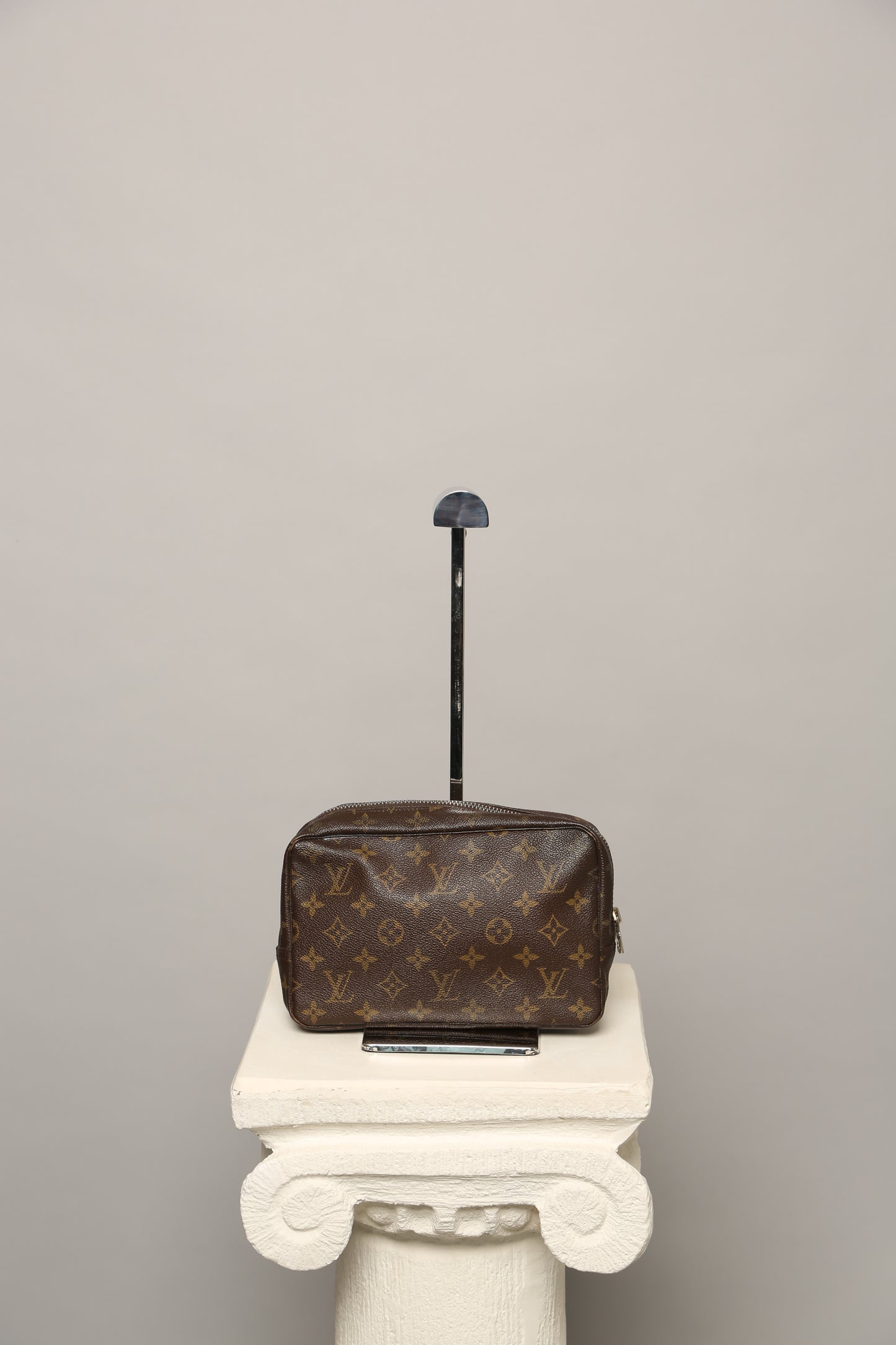 LOUIS VUITTON Monogram Toiletry Bag 23