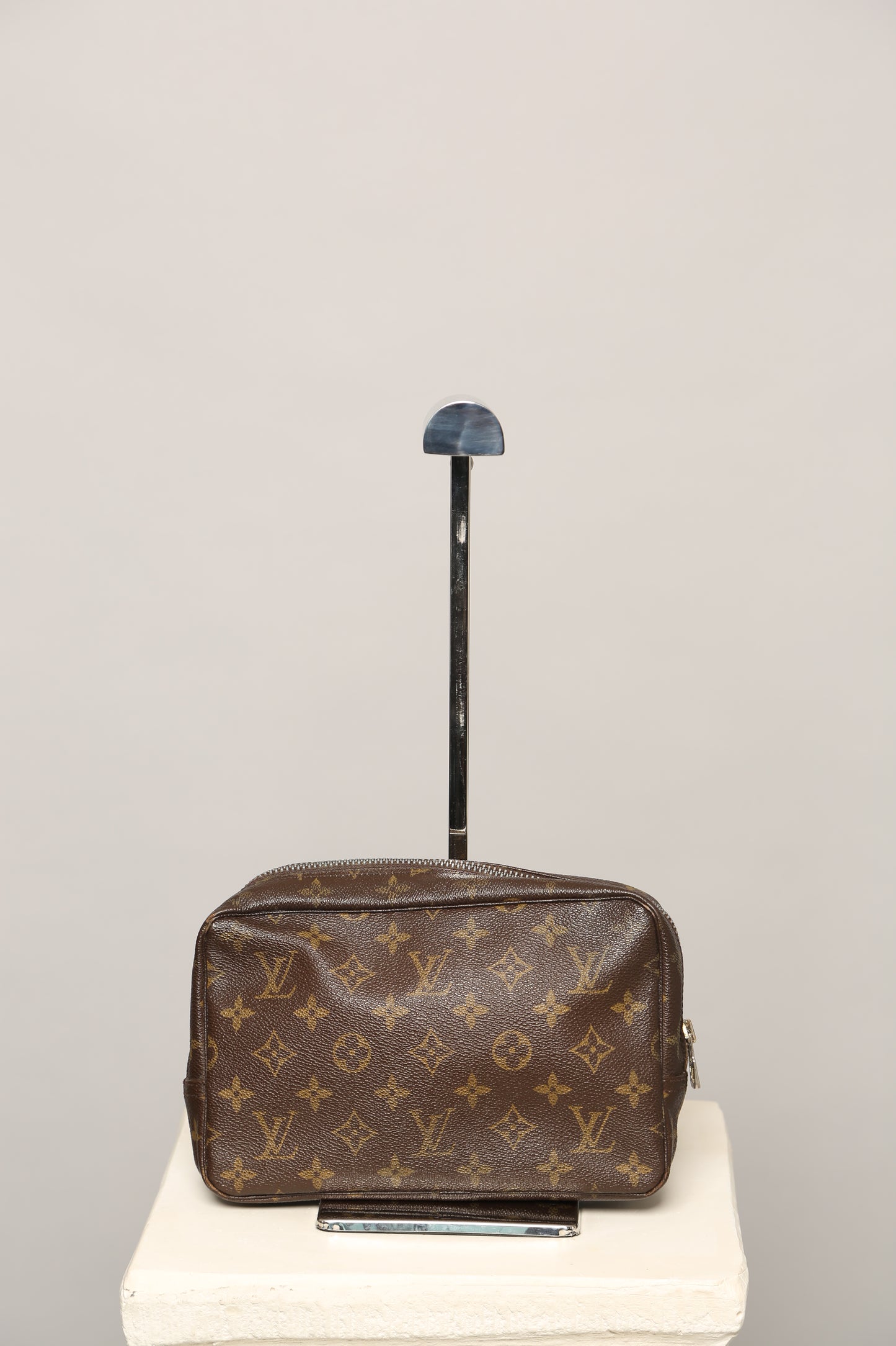 LOUIS VUITTON Monogram Toiletry Bag 23