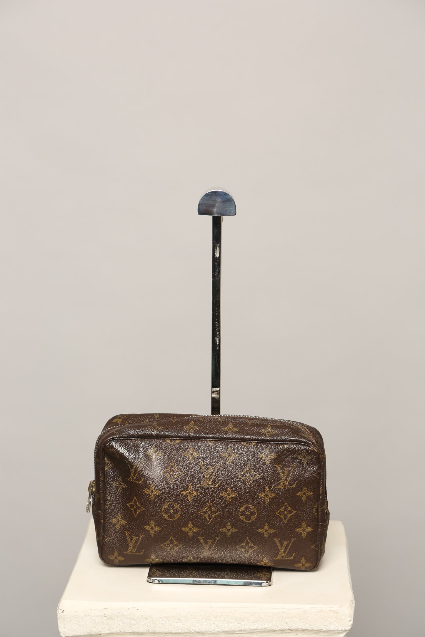 LOUIS VUITTON Monogram Toiletry Bag 23