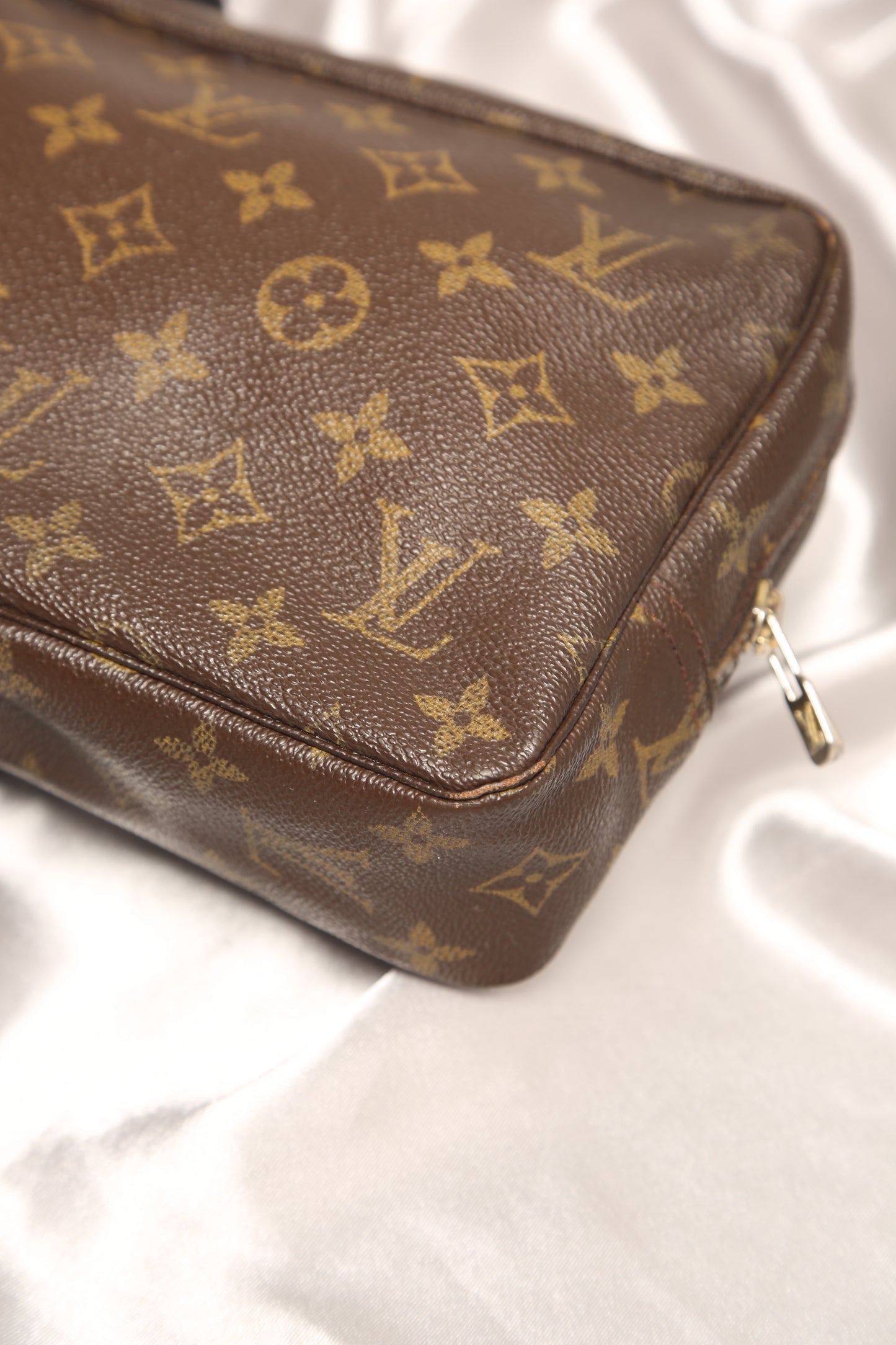 LOUIS VUITTON Monogram Toiletry Bag 23