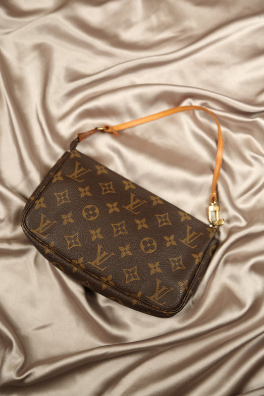 LOUIS VUITTON Monogram Pochette