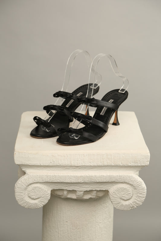 MANOLO BLAHNIK Bow Sandals