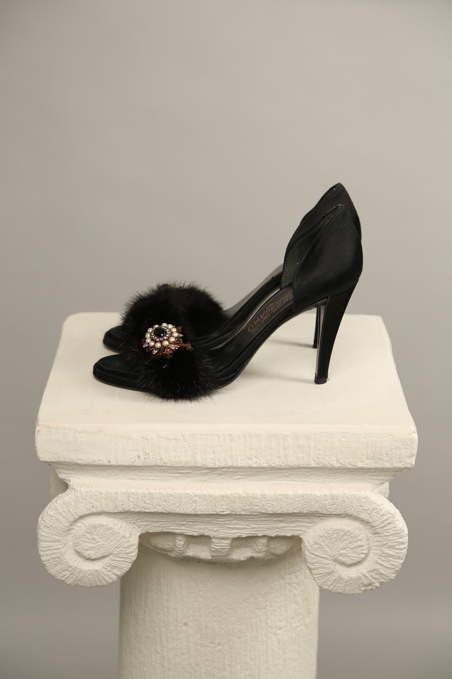 Rare SALVATORE FERRAGAMO Black Turtle Gem Heels