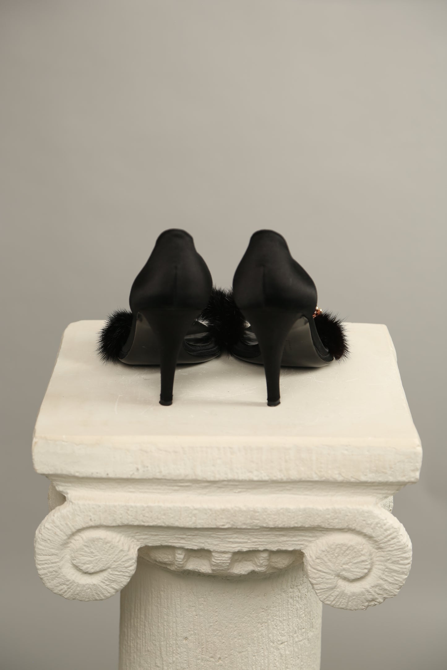 Rare SALVATORE FERRAGAMO Black Turtle Gem Heels